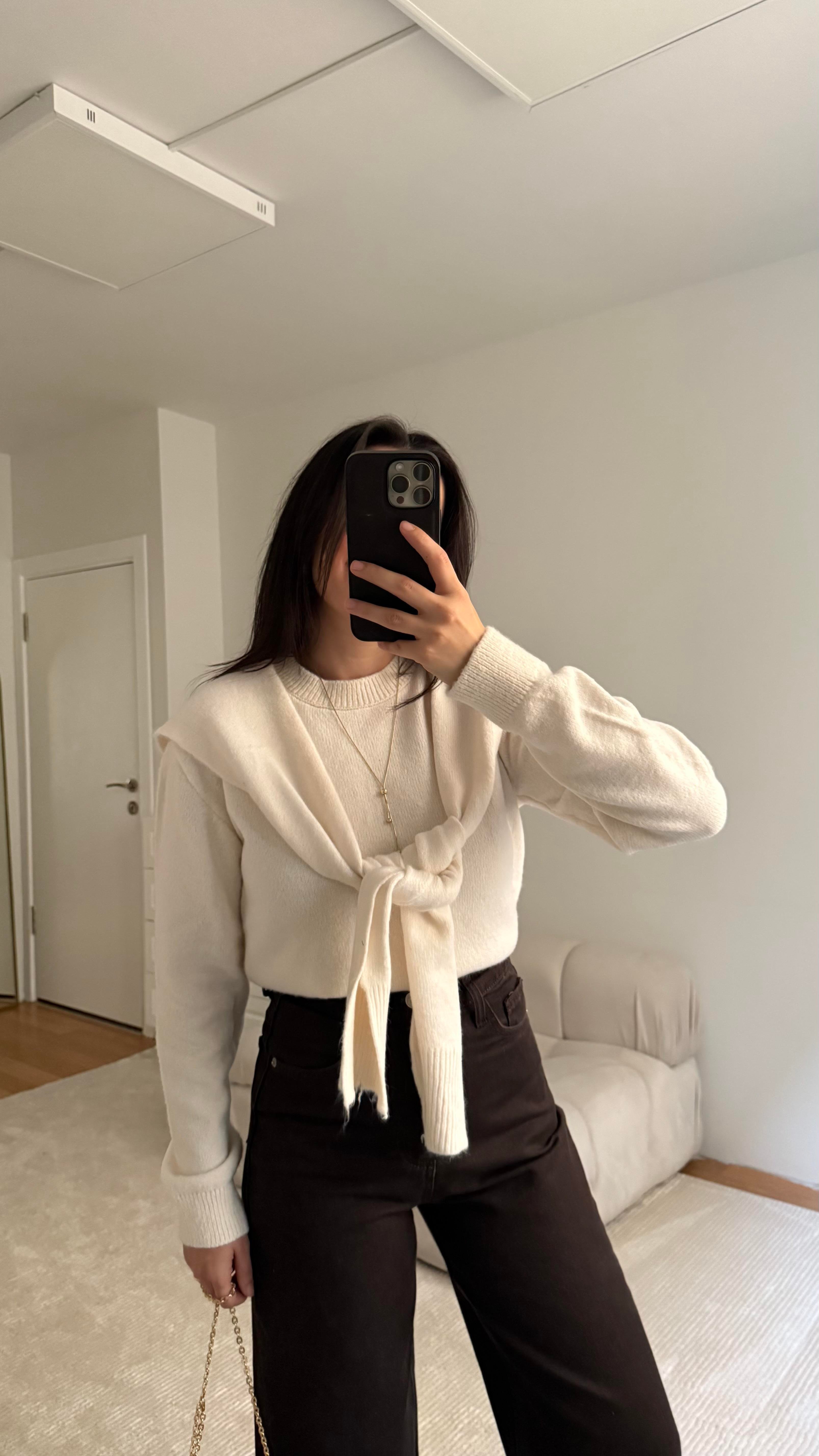 Krem Omuzdan Kol Bağlamalı Basıc Kazak