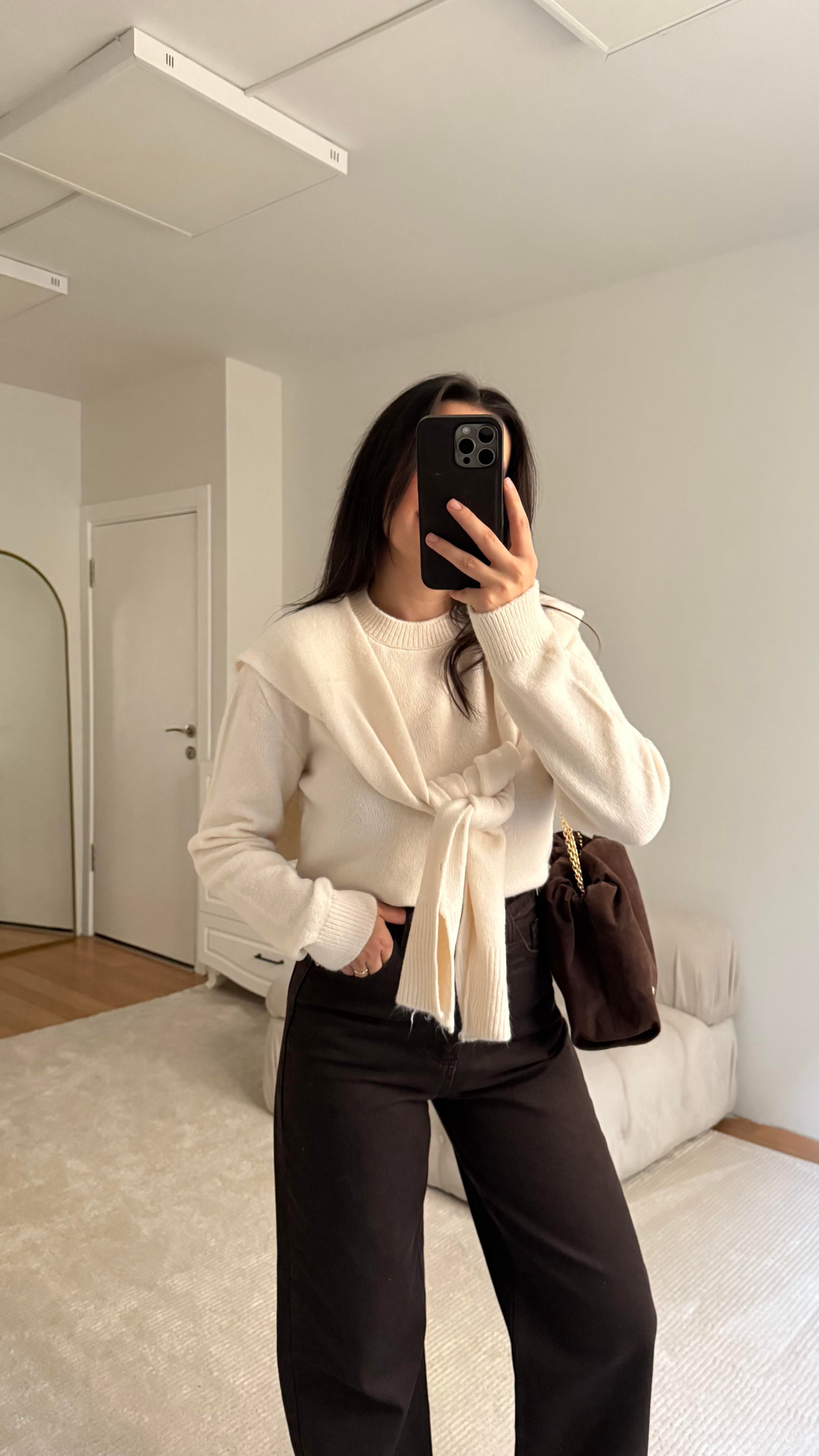 Krem Omuzdan Kol Bağlamalı Basıc Kazak