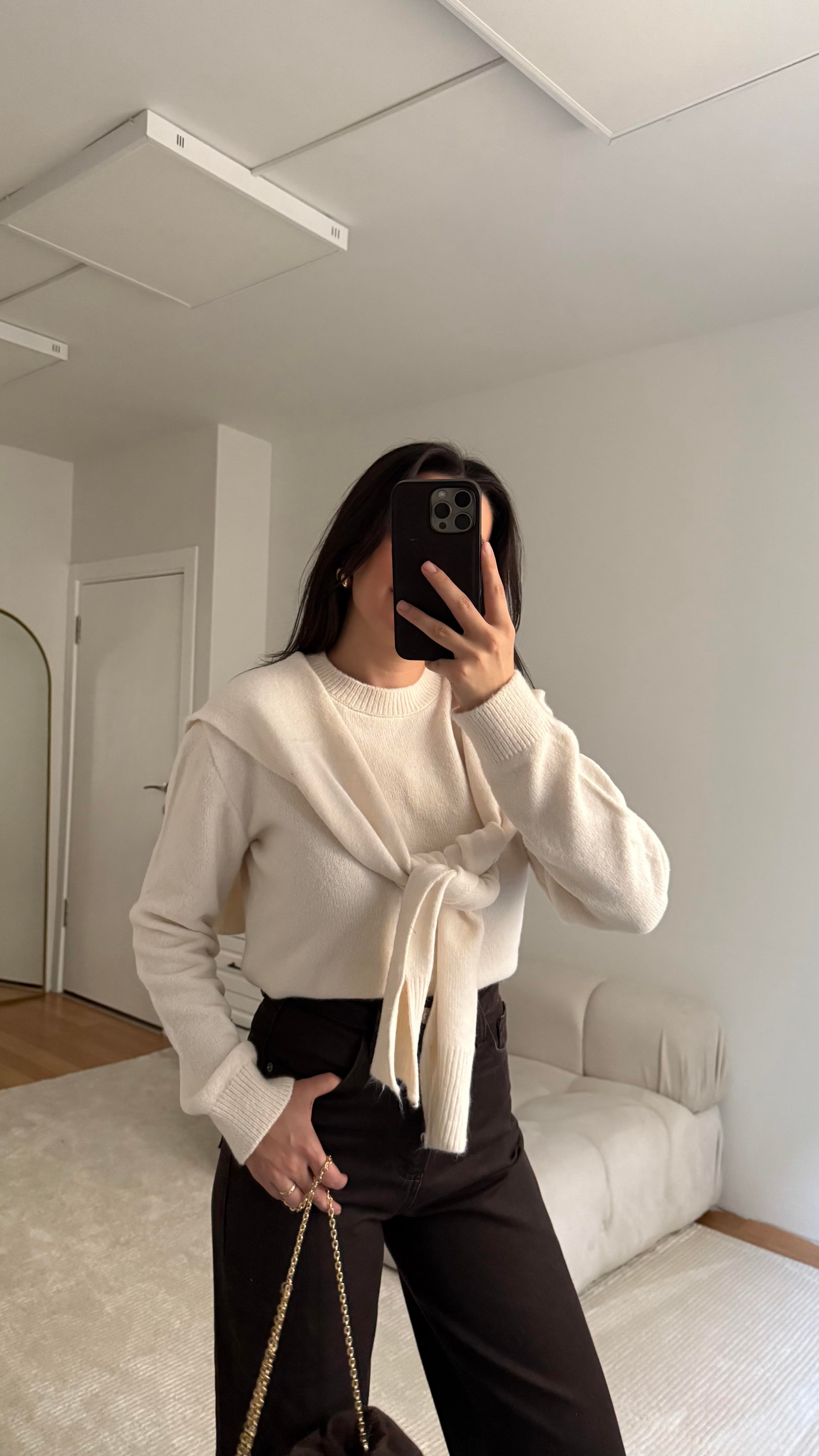 Krem Omuzdan Kol Bağlamalı Basıc Kazak