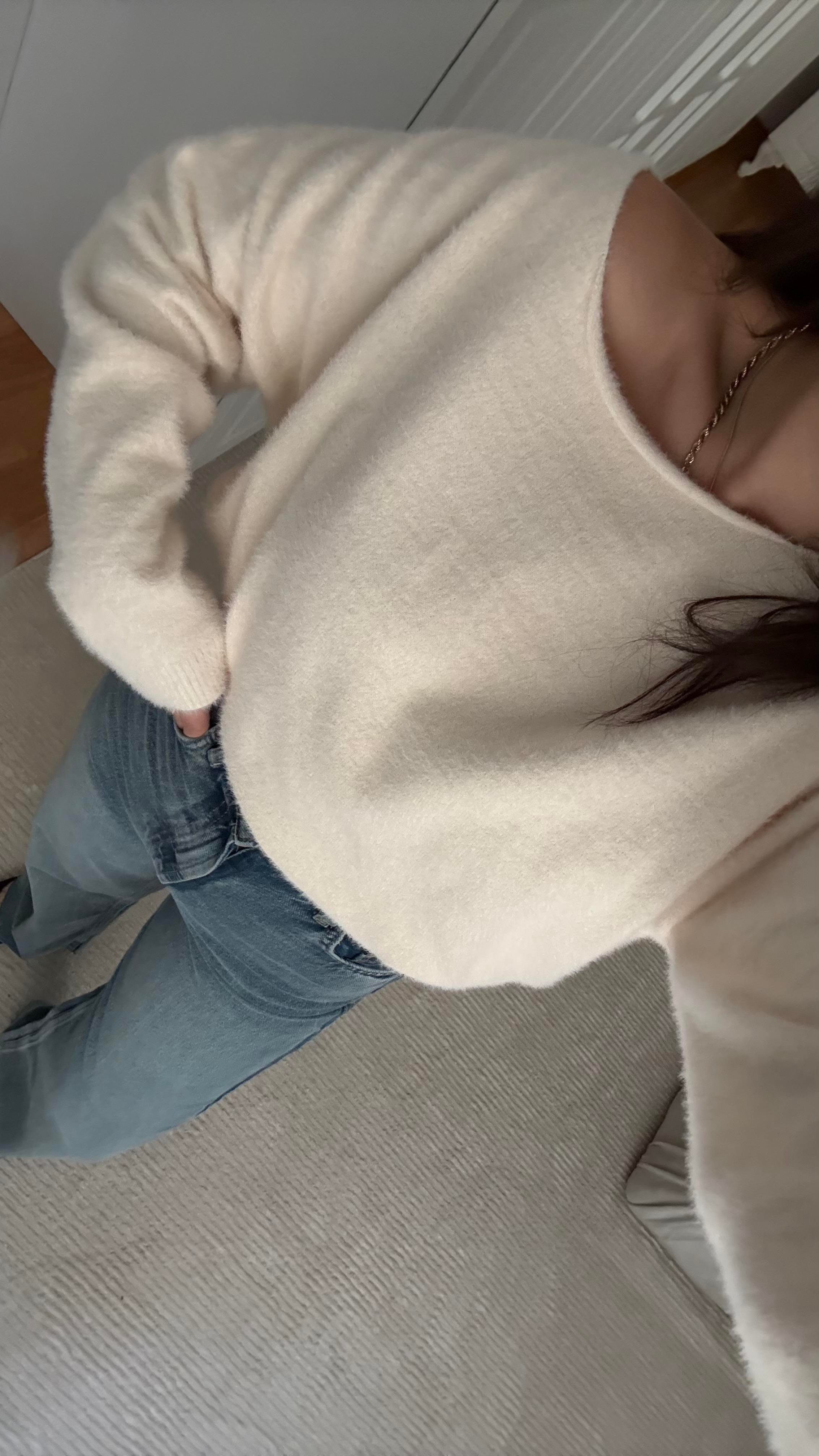 Krem Sakallı Örme Geniş Yaka Kazak