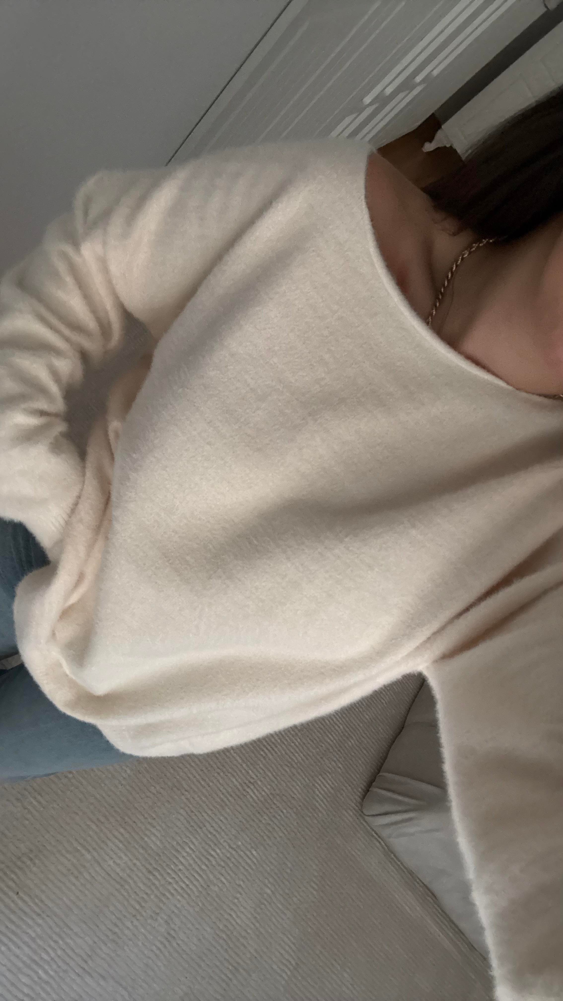 Krem Sakallı Örme Geniş Yaka Kazak