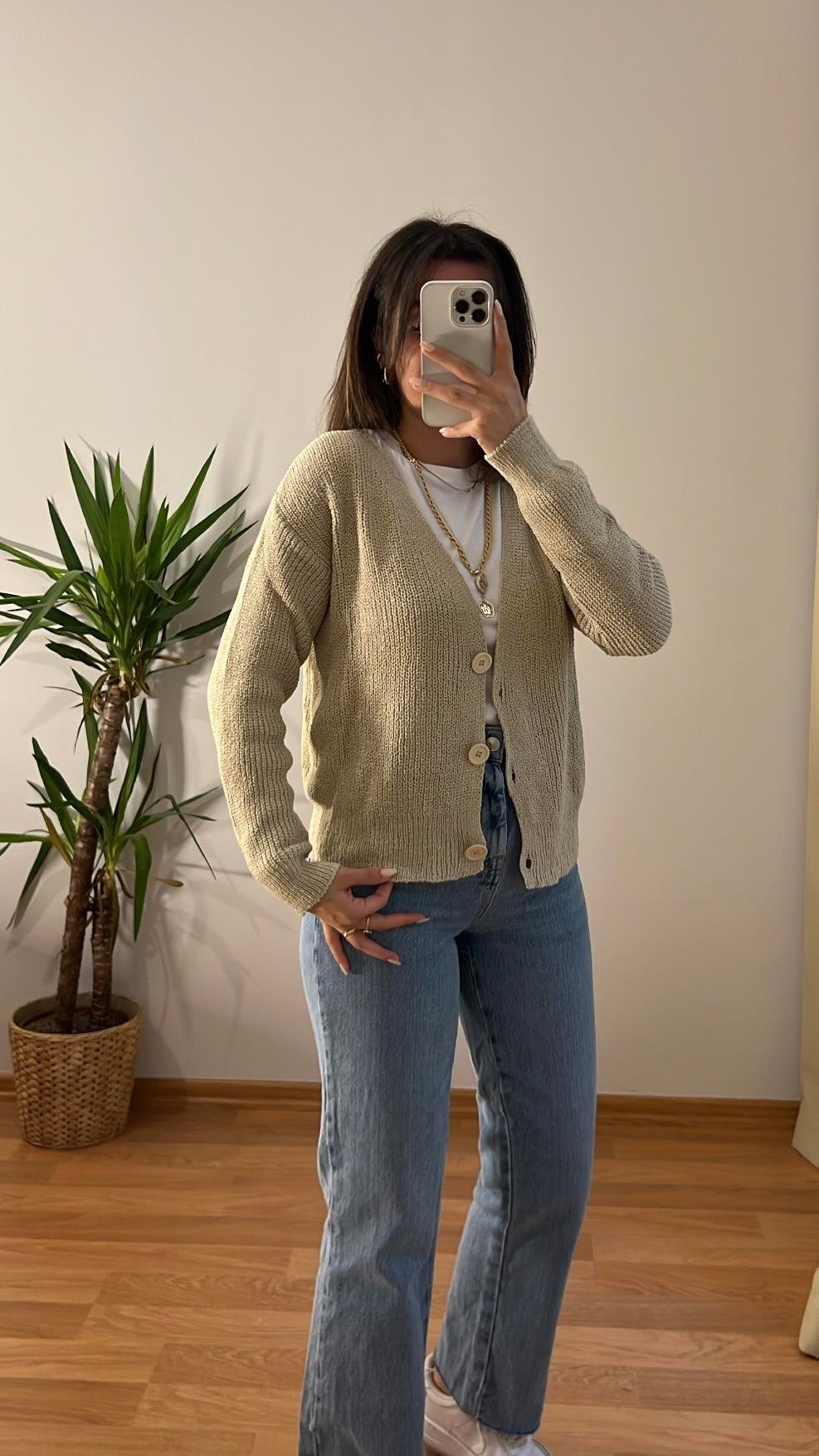 KUM BEJİ V YAKA ÖRME TRİKO HIRKA 