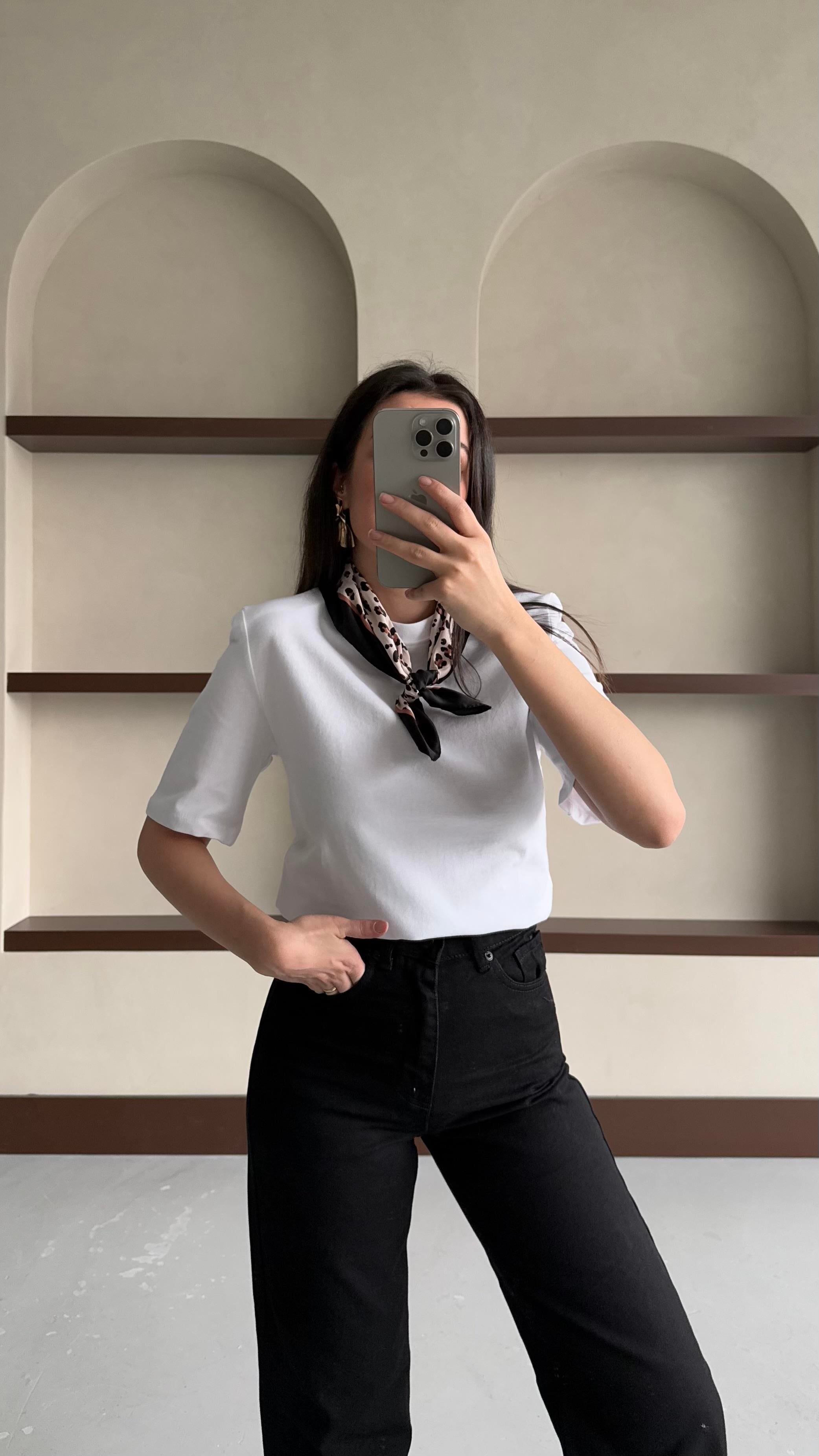 Mad Beyaz Vatkalı Basıc Tişört