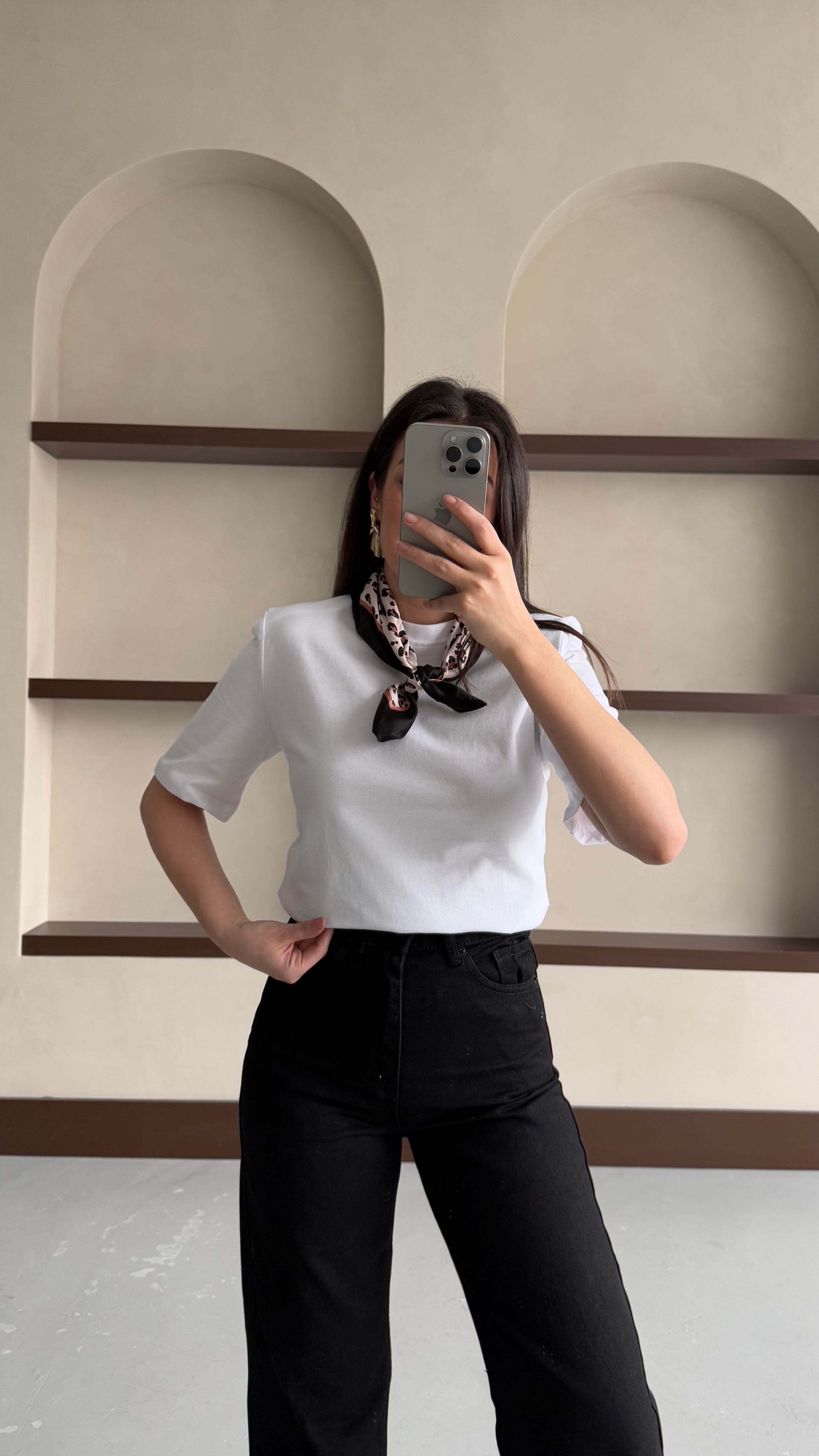 Mad Beyaz Vatkalı Basıc Tişört