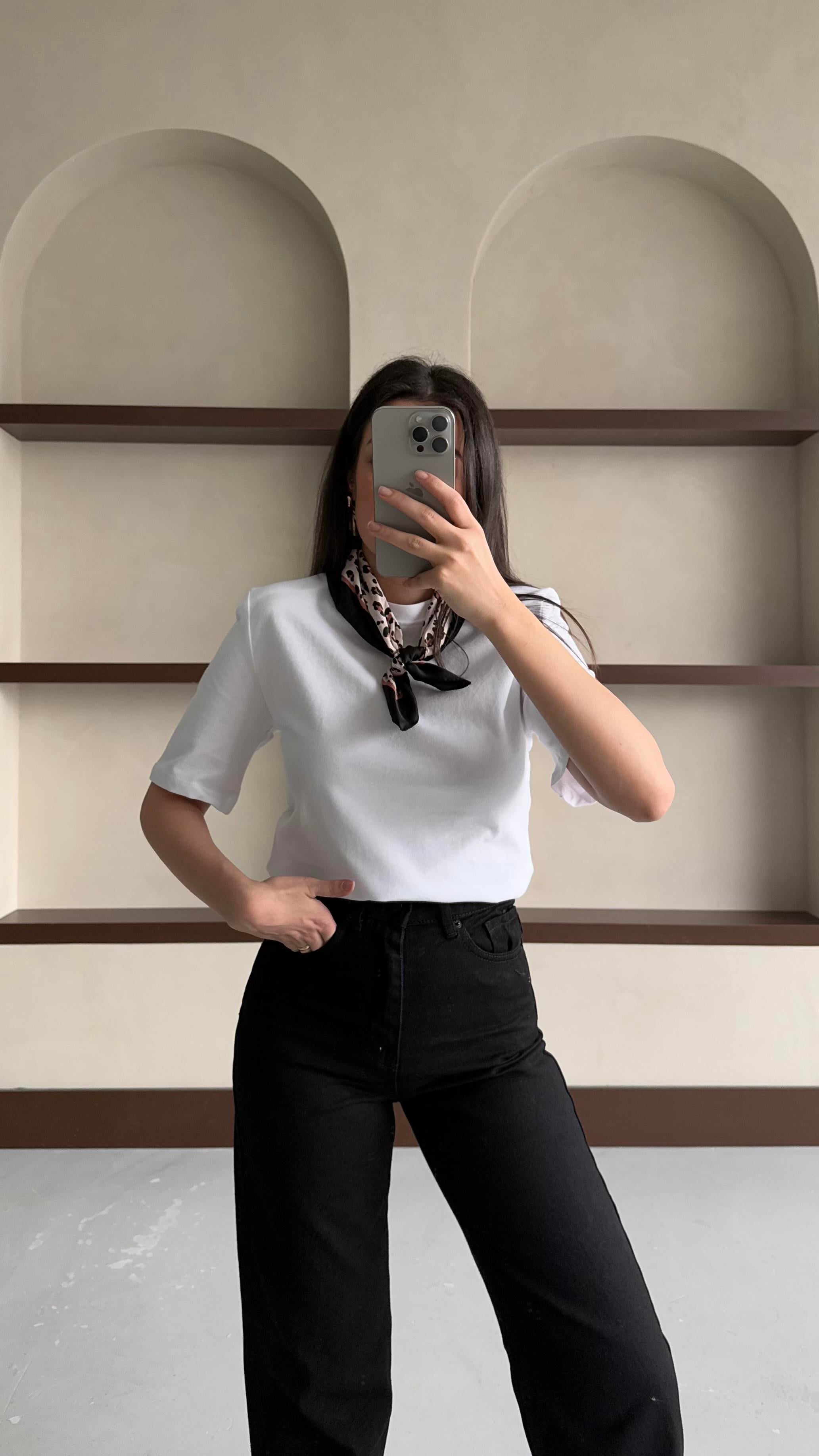 Mad Beyaz Vatkalı Basıc Tişört