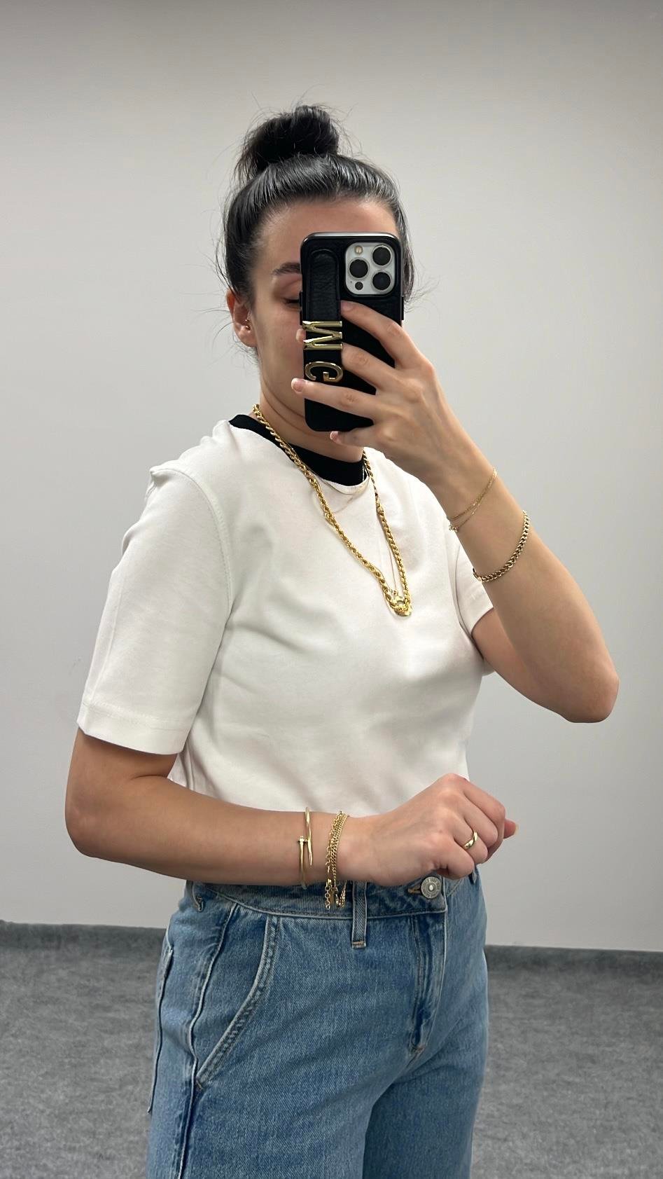 MAD YAKA DETAY BEYAZ BASIC TİŞÖRT