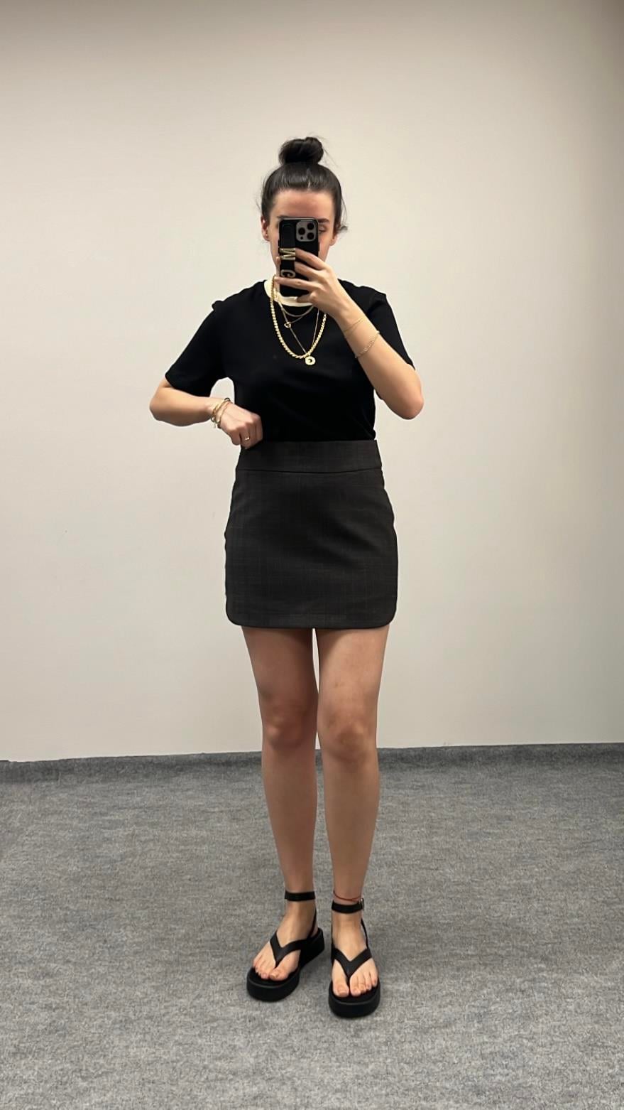 MAD YAKA DETAY SİYAH BASIC TİŞÖRT