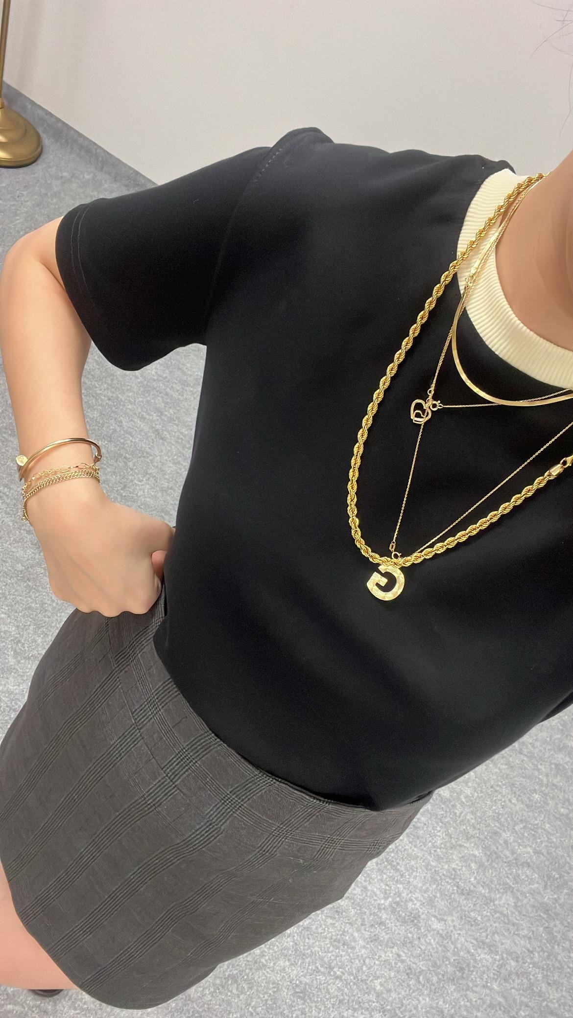 MAD YAKA DETAY SİYAH BASIC TİŞÖRT