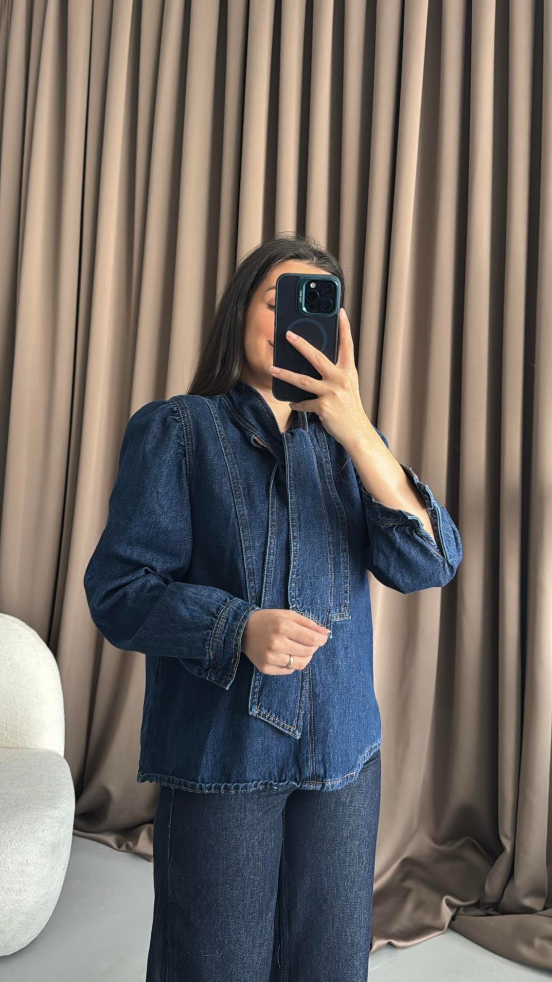 Marka Bağlama Detaylı Denim Gömlek