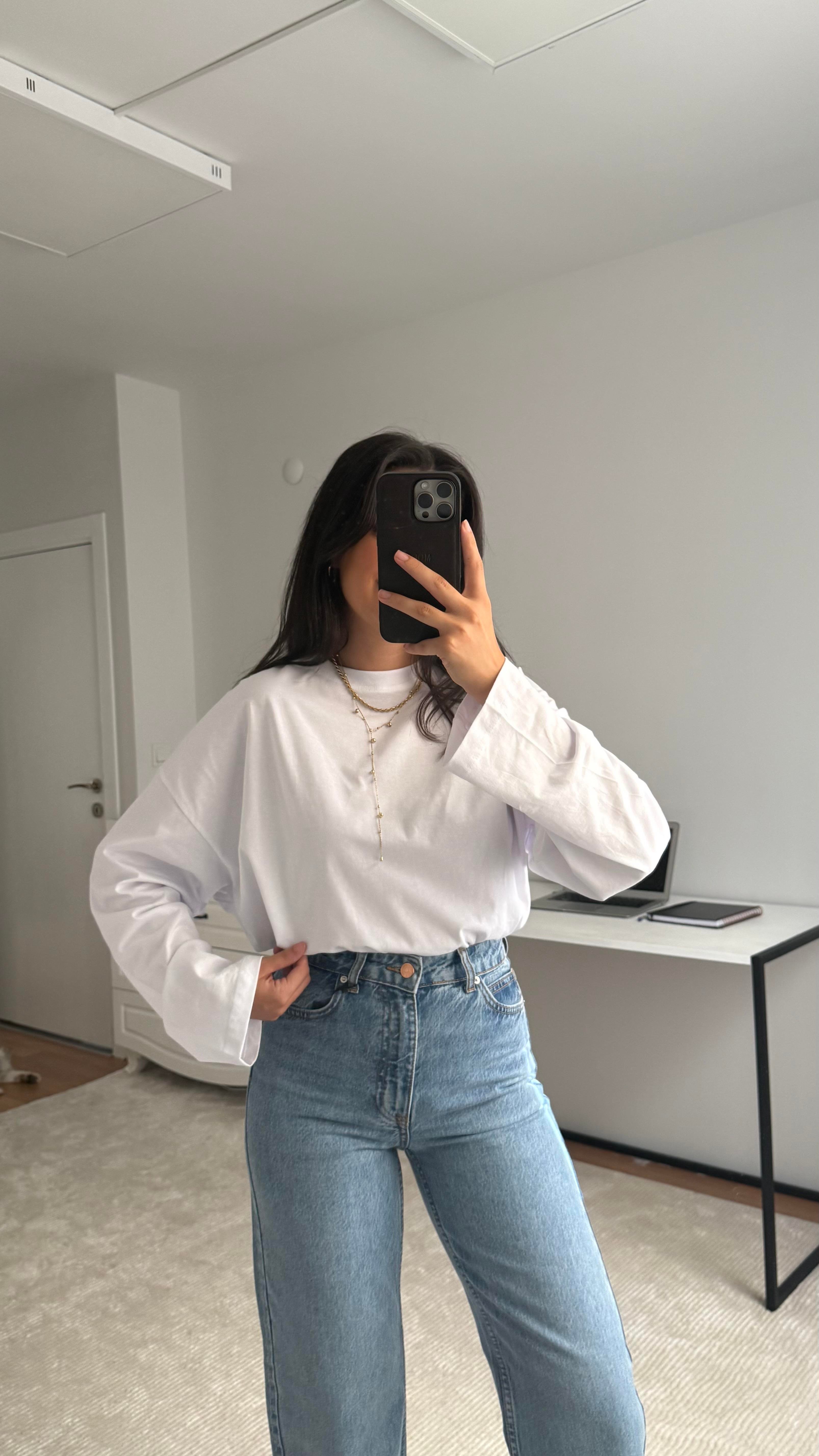 Marka Beyaz Basıc Sweatshirt