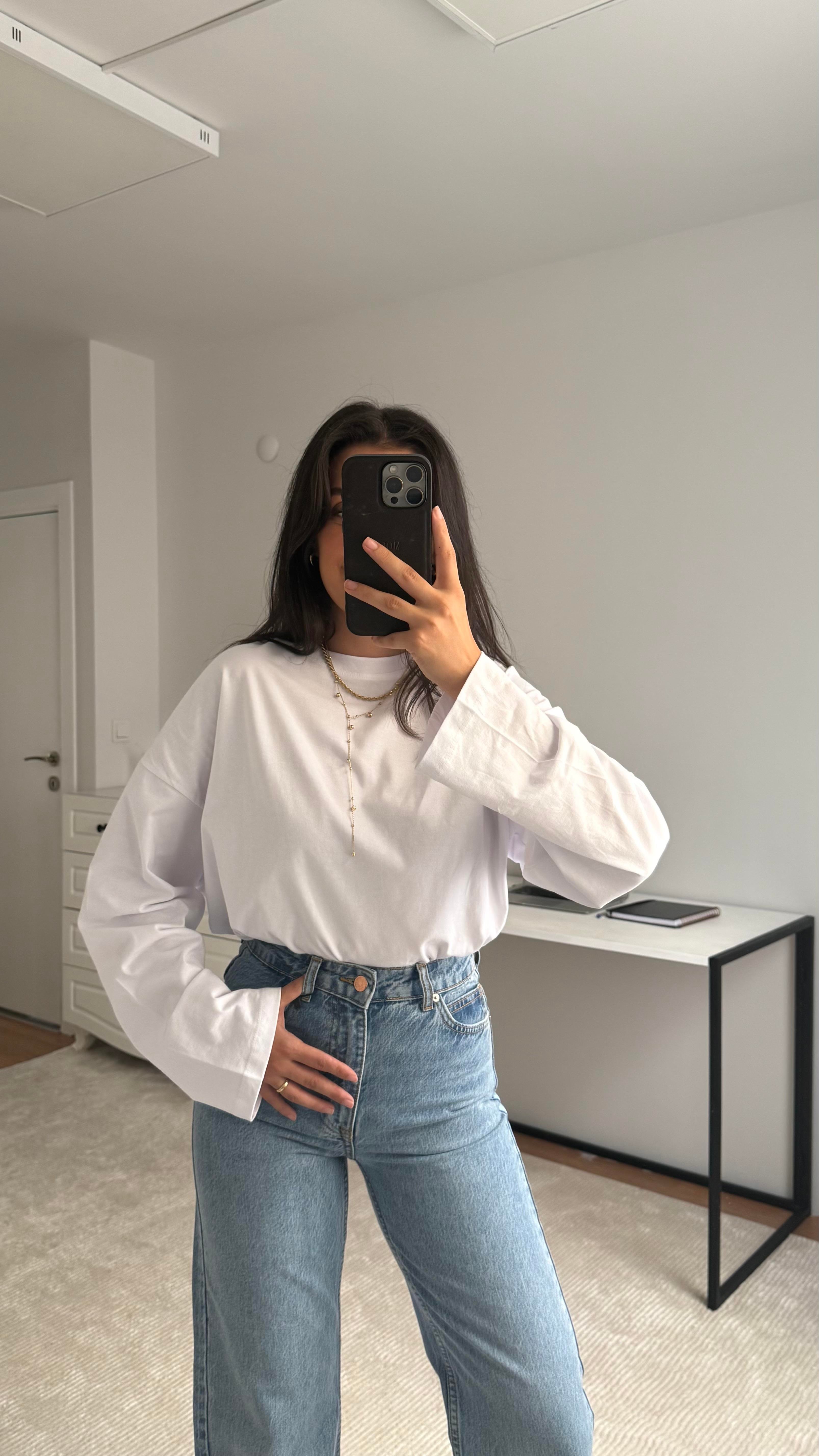 Marka Beyaz Basıc Sweatshirt