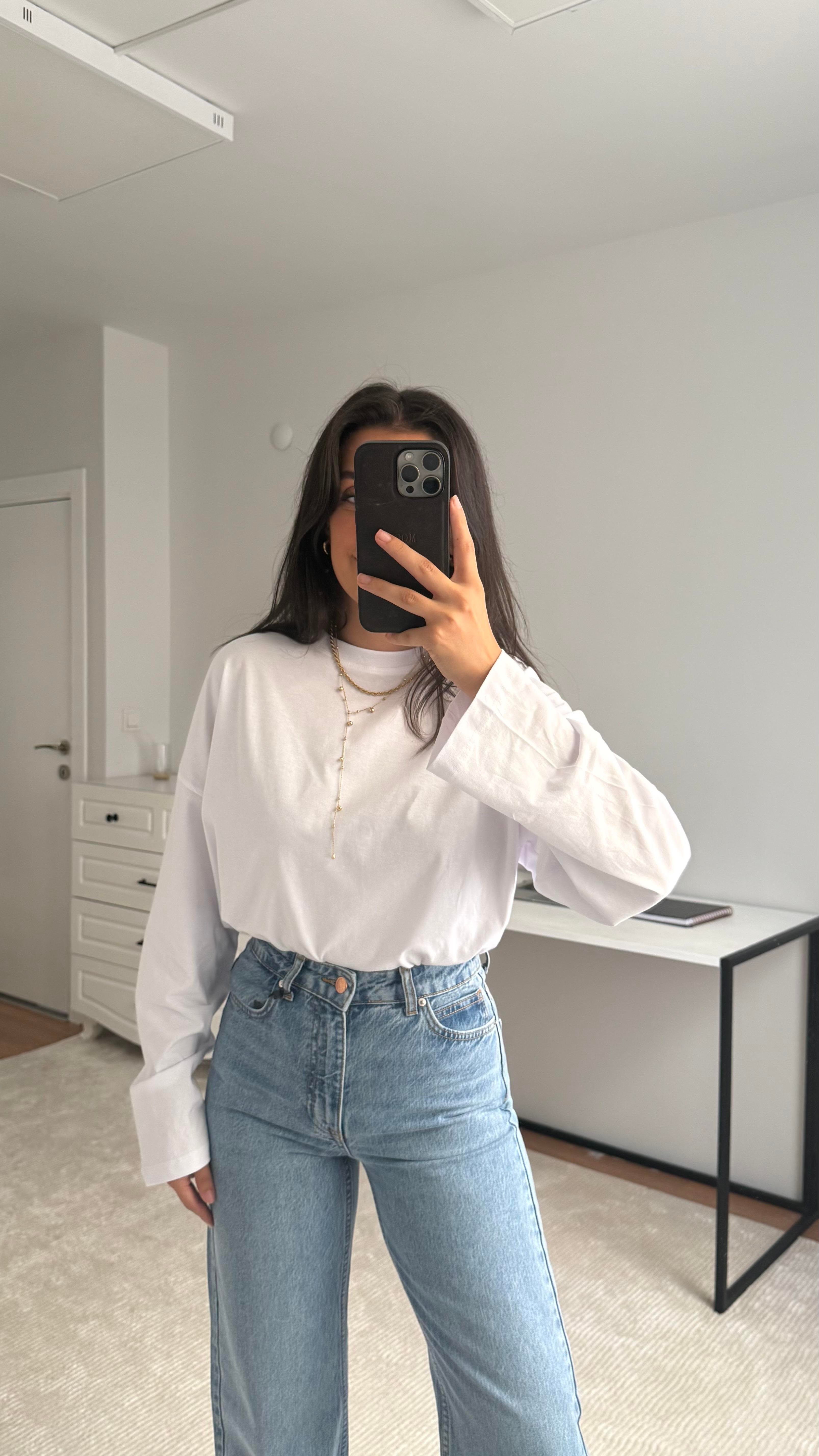 Marka Beyaz Basıc Sweatshirt