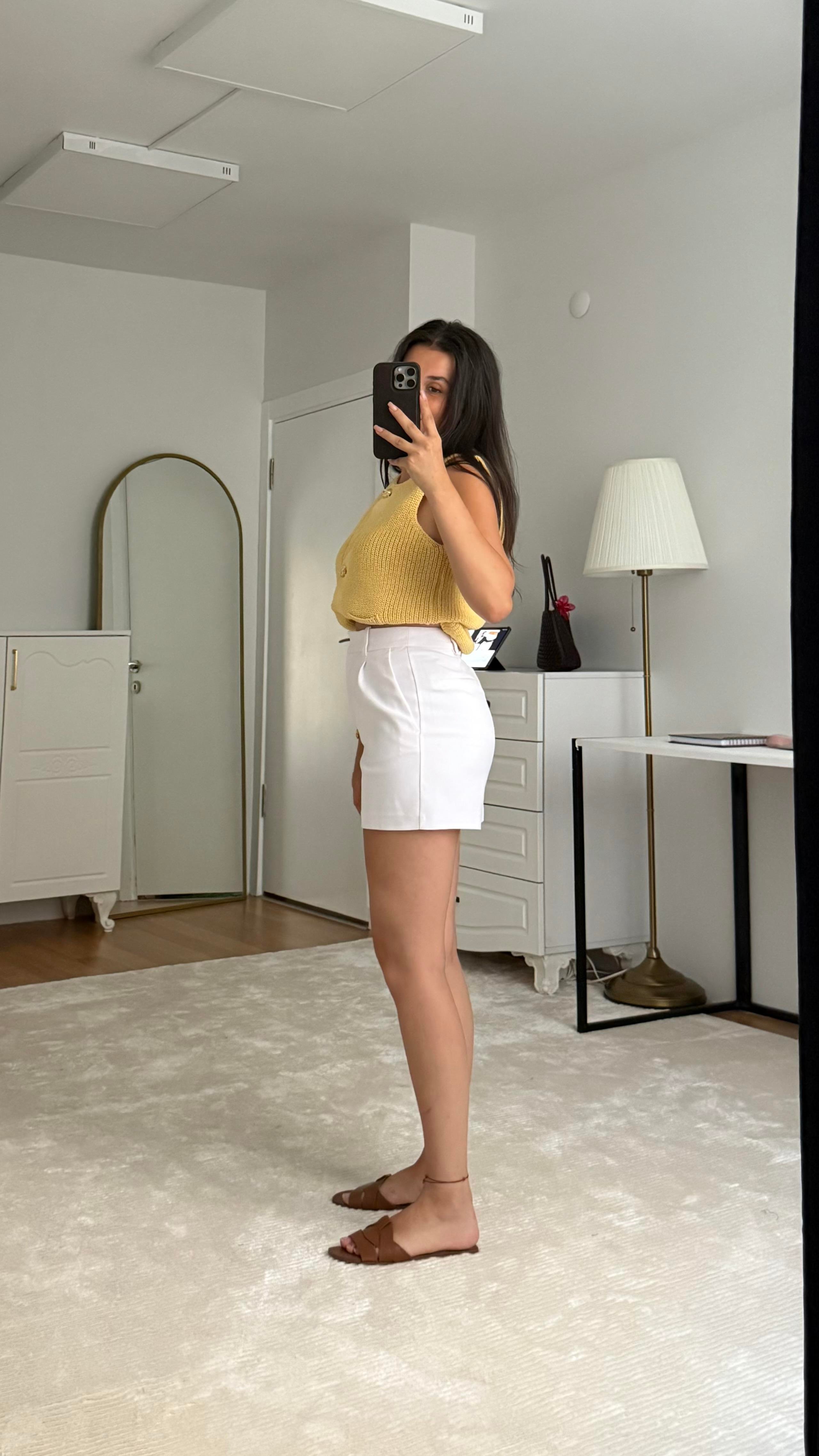 Marka Beyaz Krep Kumaş Şort