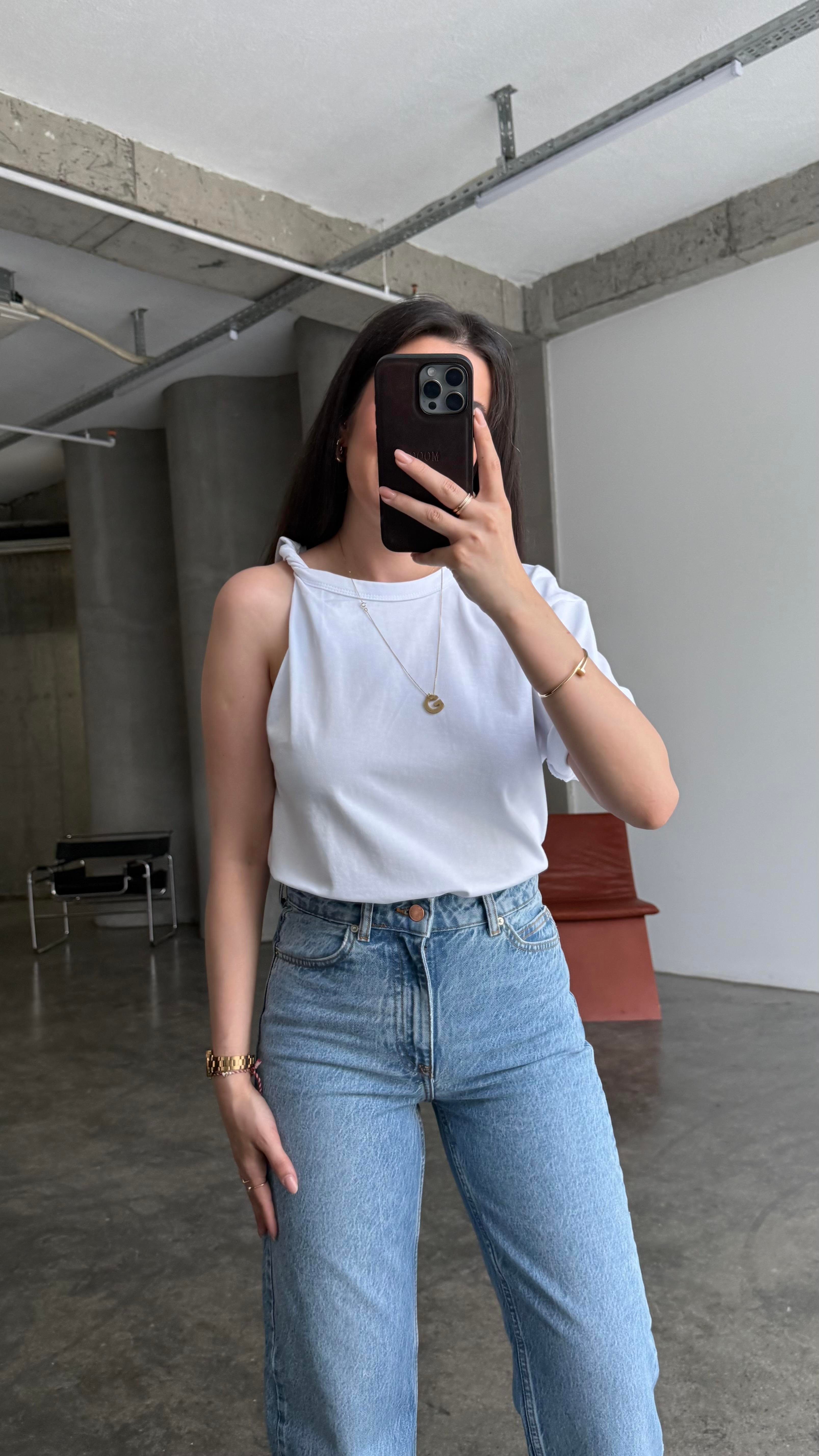 Marka Beyaz Tek Kol Büzgülü Basıc Tişört