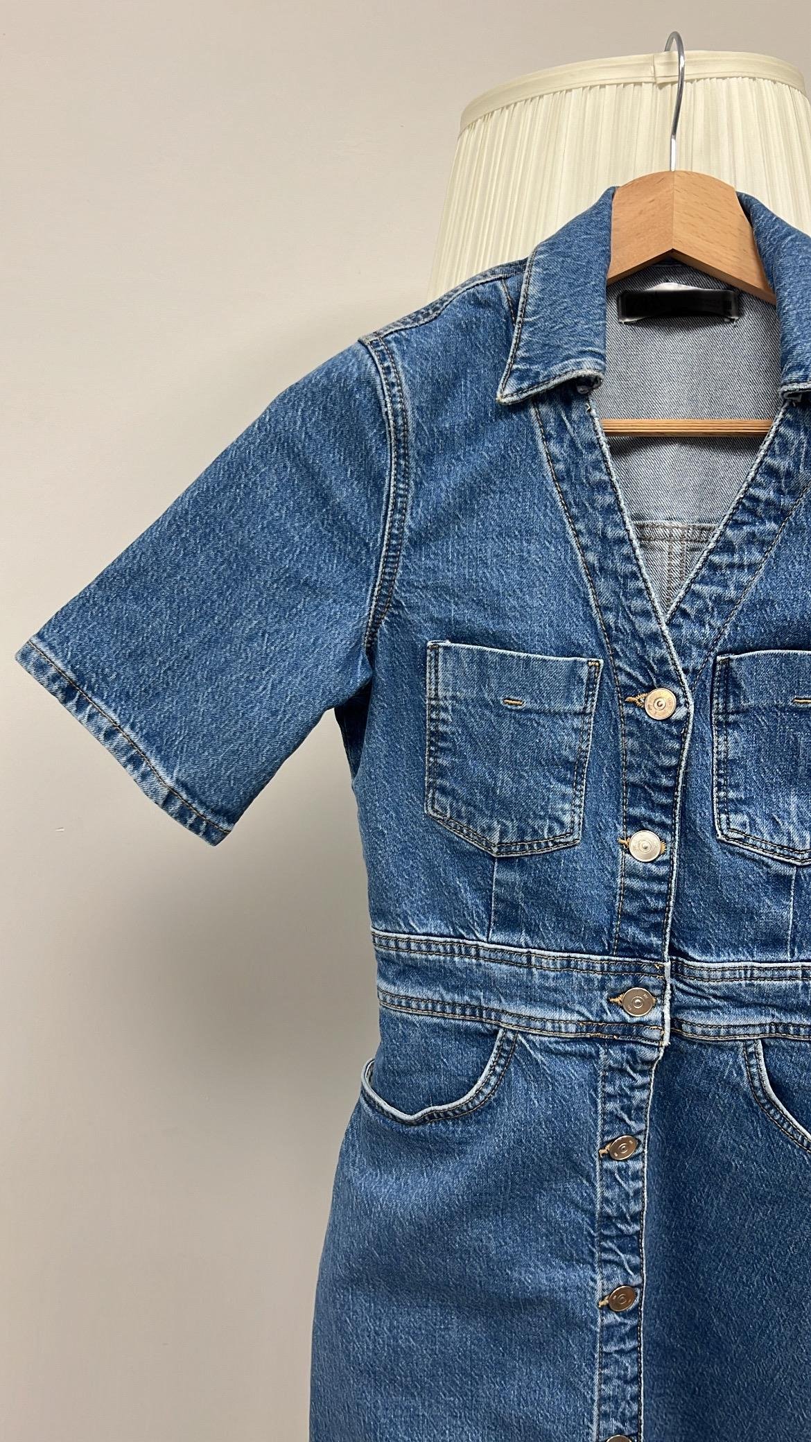 MARKA DÜĞMELİ DENİM ELBİSE