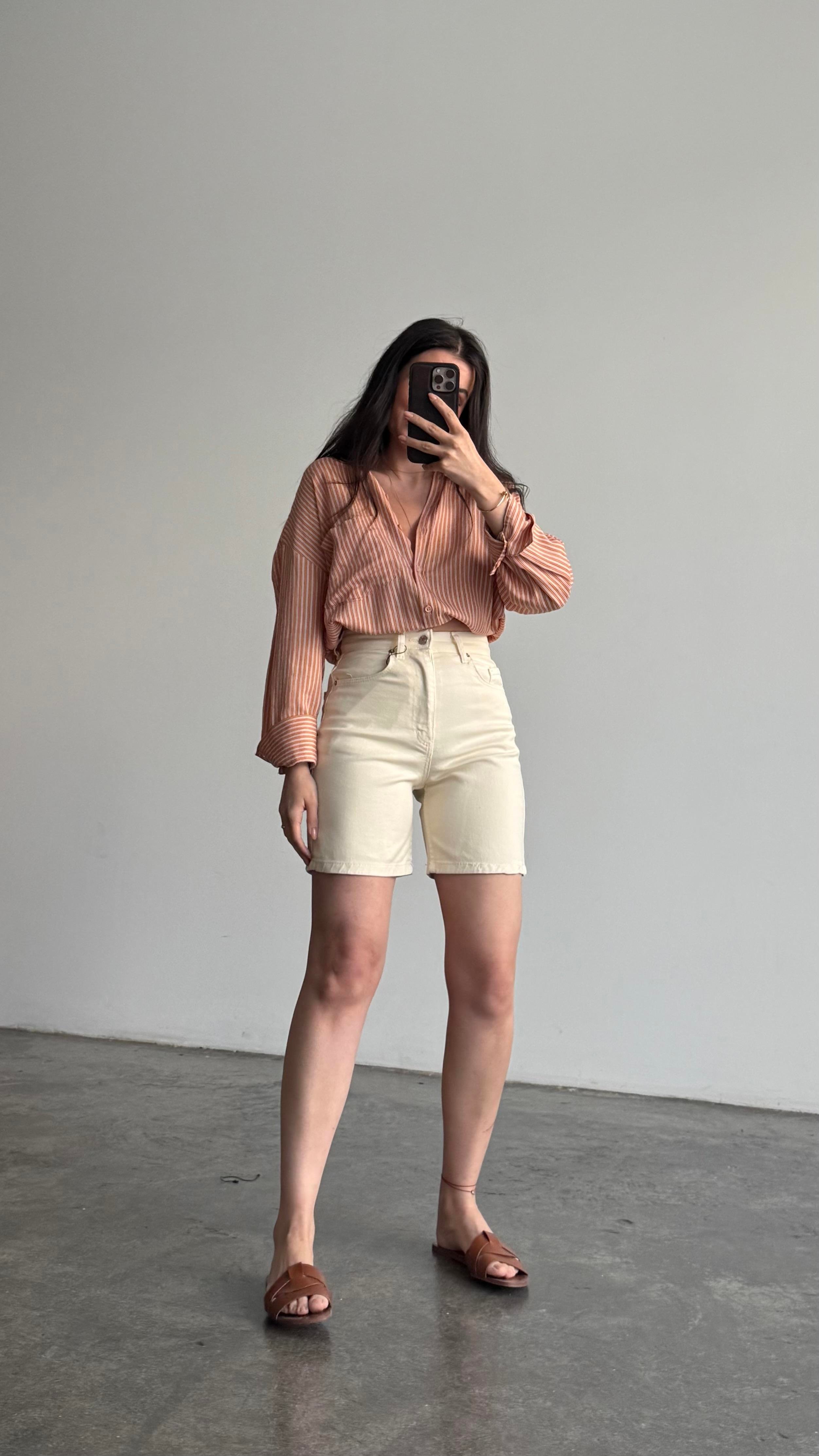 Marka Ekru Mom Şort