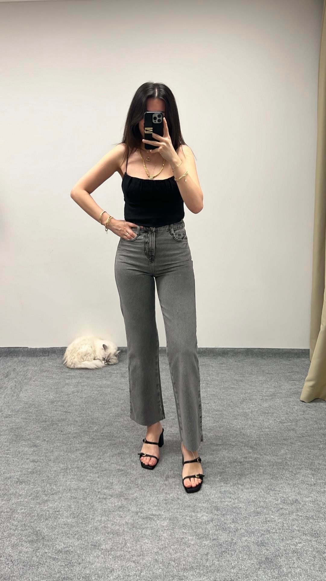Marka Gri Straight Fıt Jean