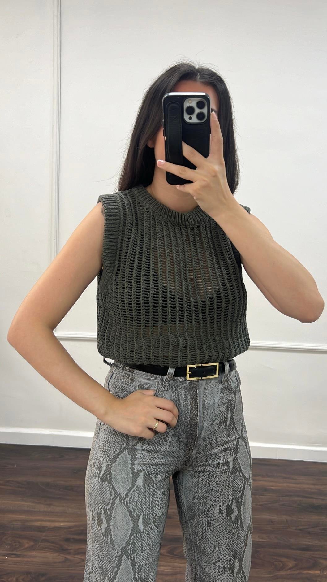 Marka Haki Ajurlu Örme Yelek