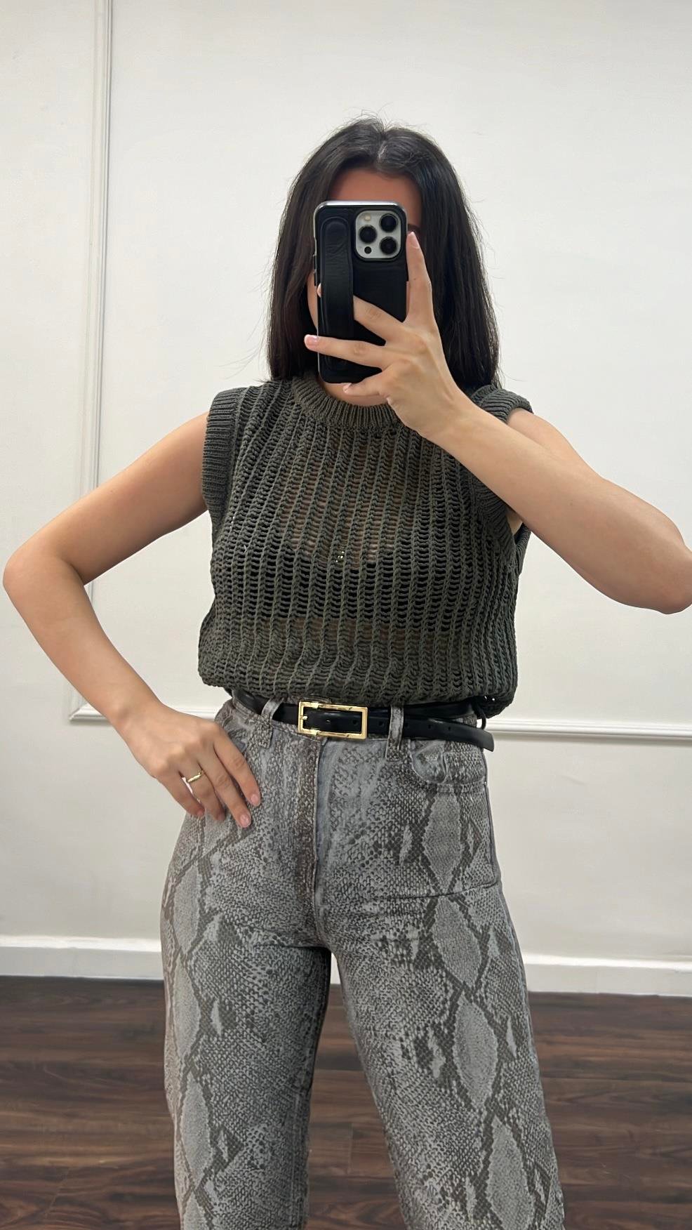 Marka Haki Ajurlu Örme Yelek