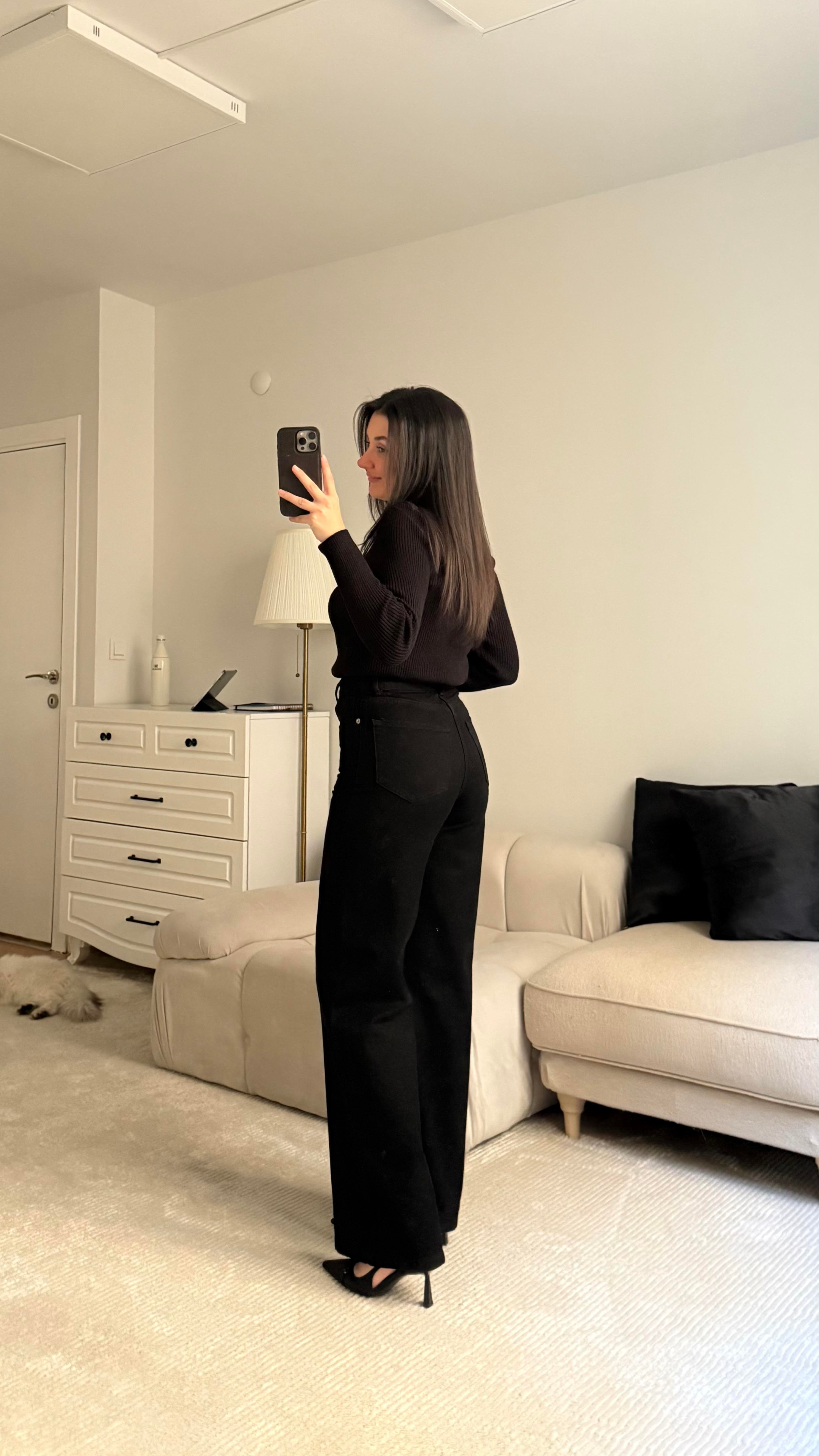 Marka Siyah Bol Paça Jean