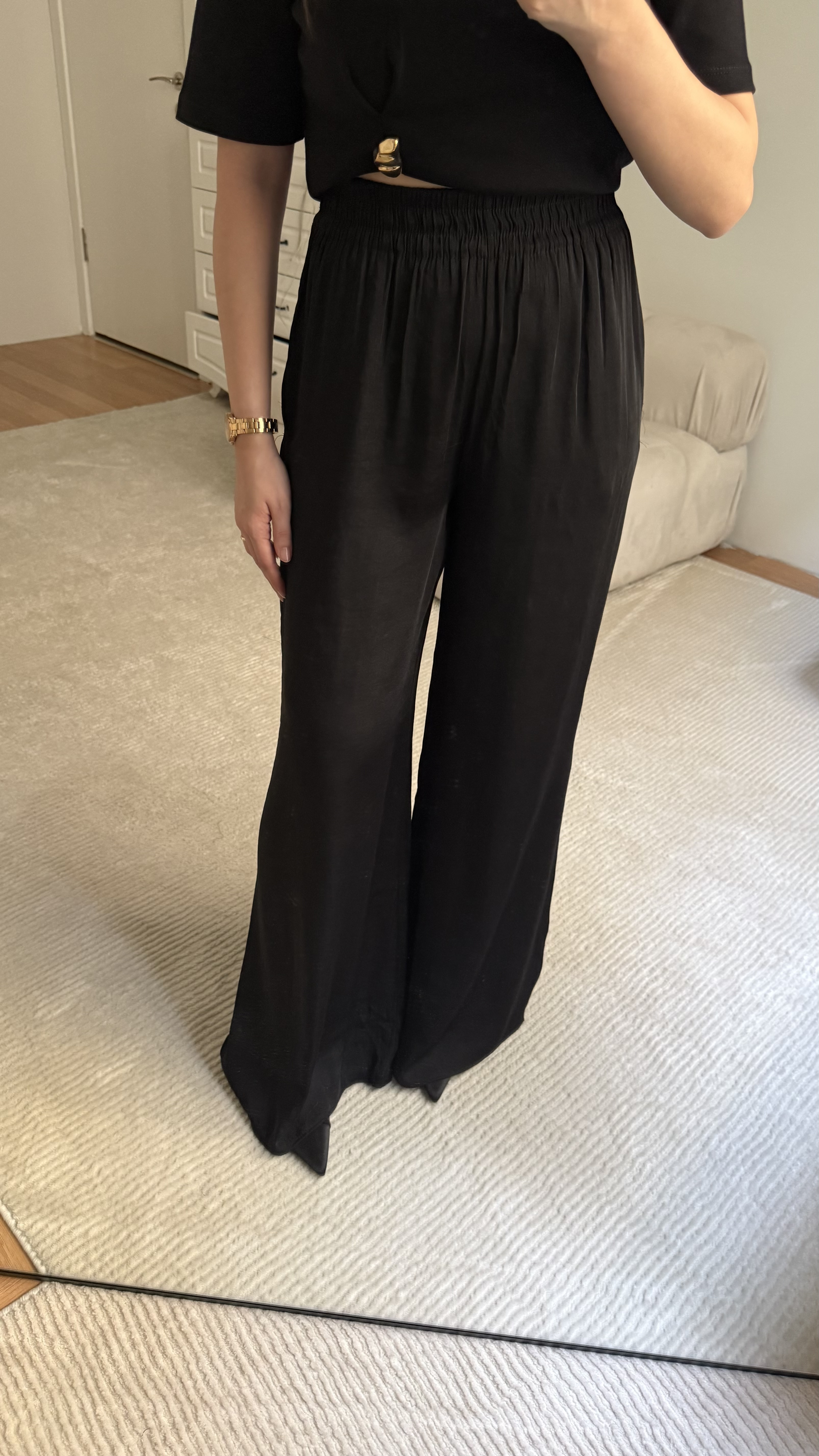 Marka Siyah Dökümlü Pantolon