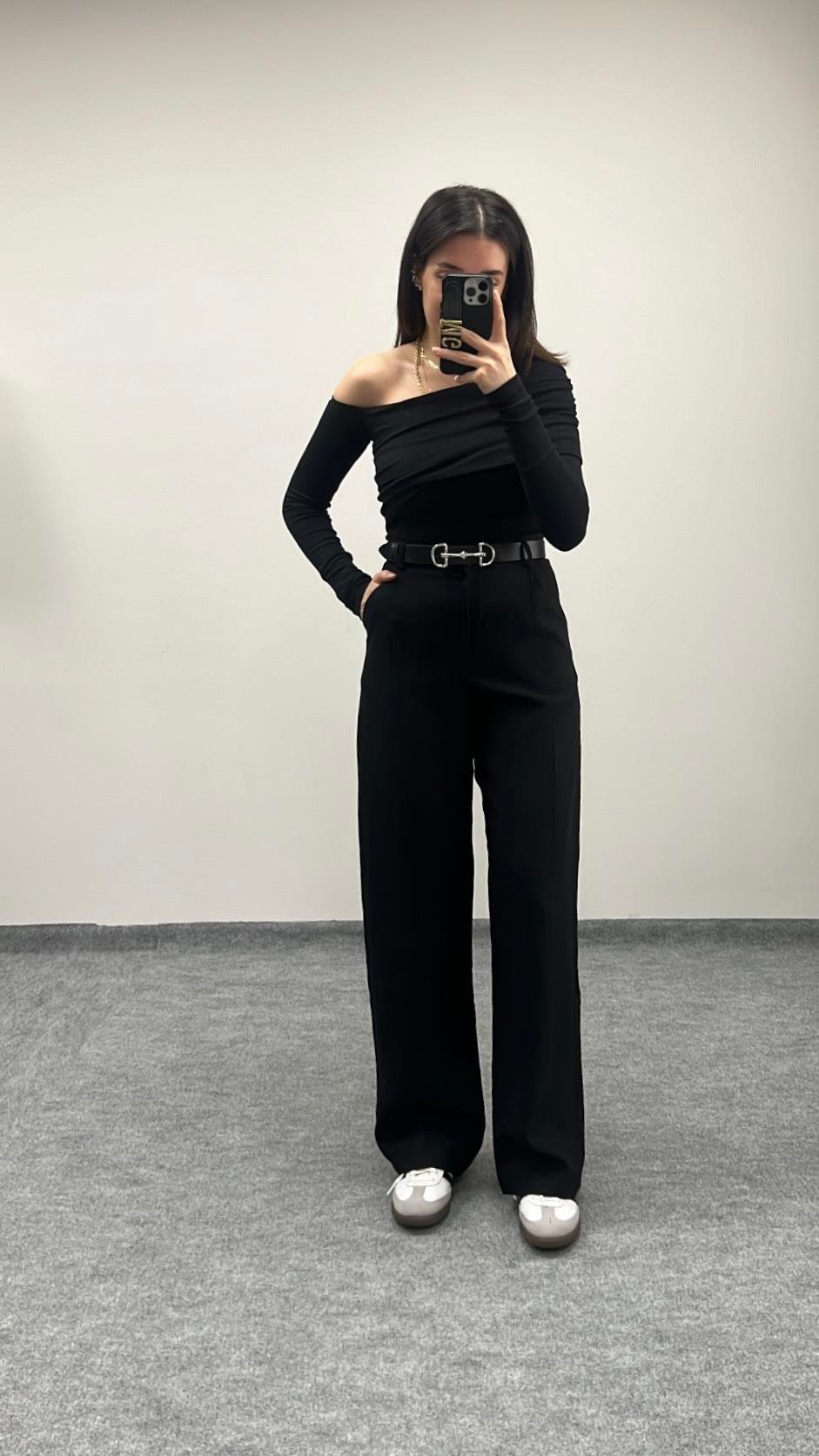 MARKA SİYAH DRAPE OMUZ DETAY BLUZ