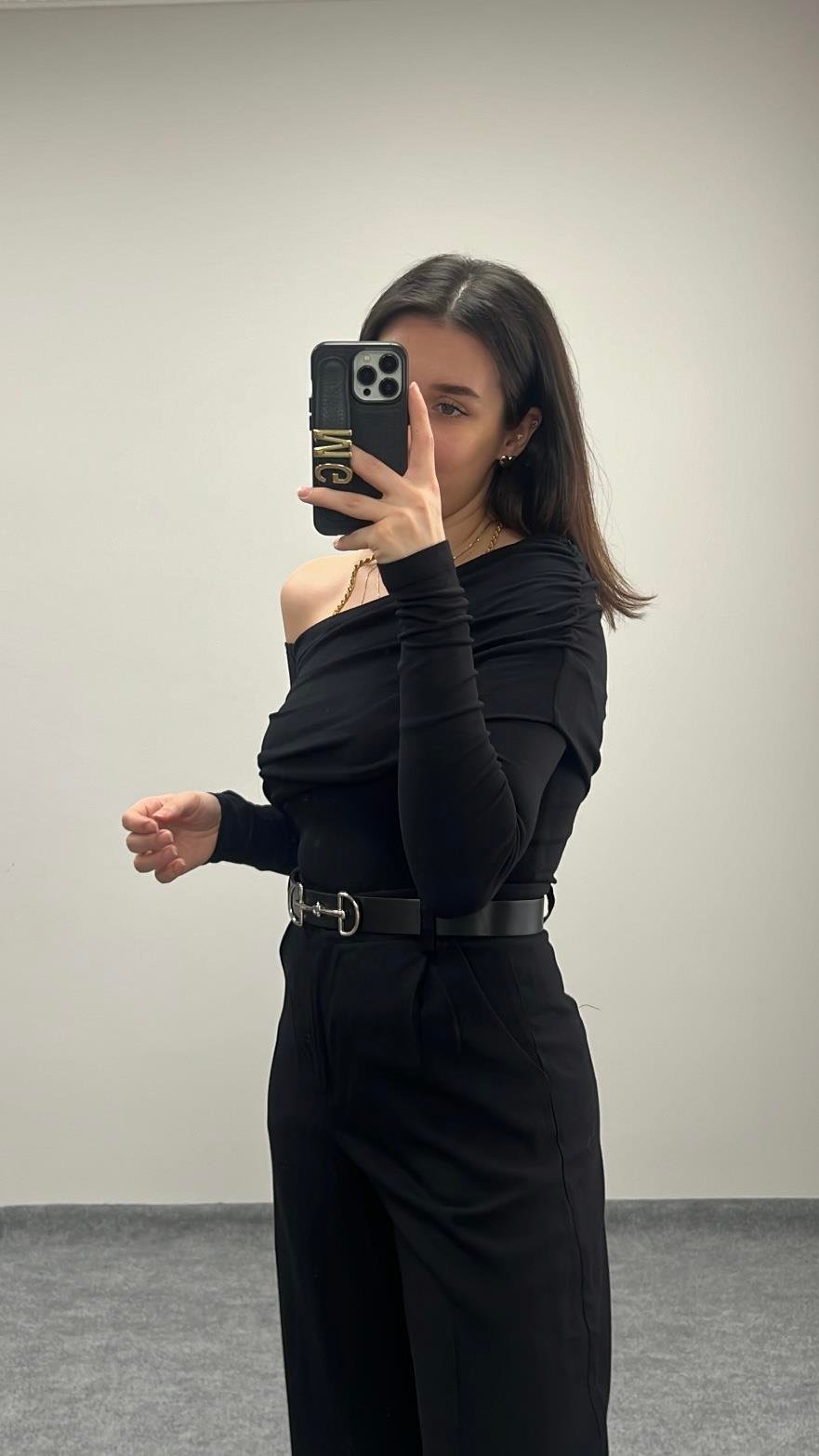 MARKA SİYAH DRAPE OMUZ DETAY BLUZ