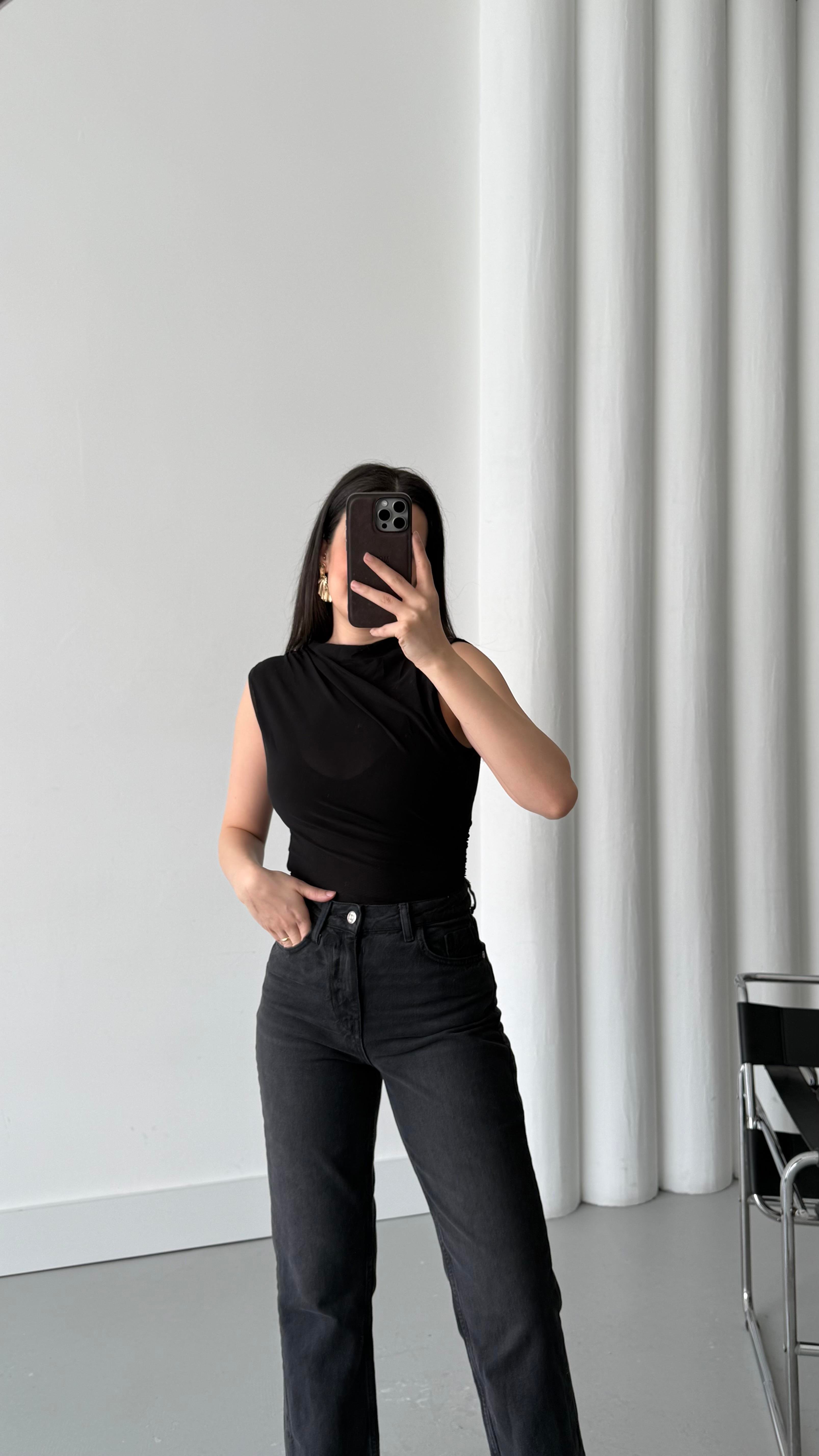 Marka Siyah Drapeli Bodysuit