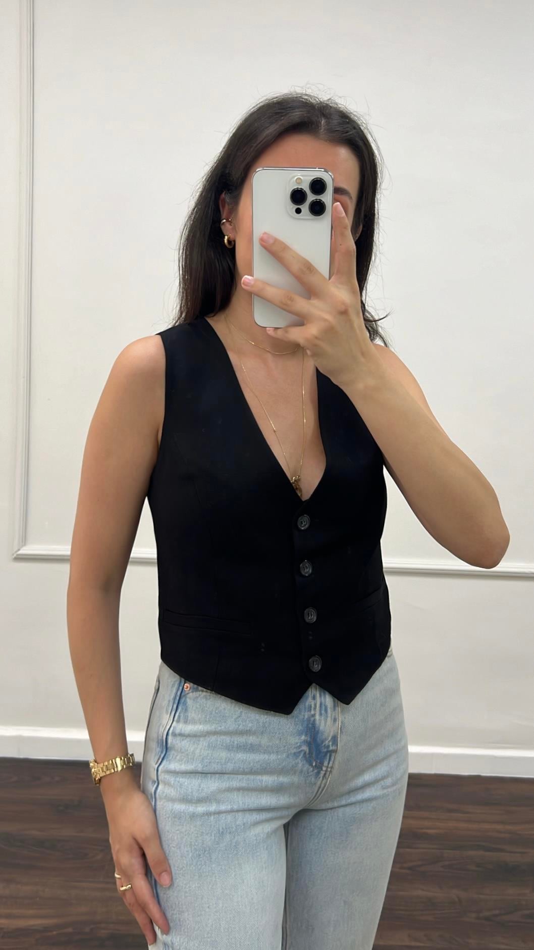 Marka Siyah Düğmeli Yelek