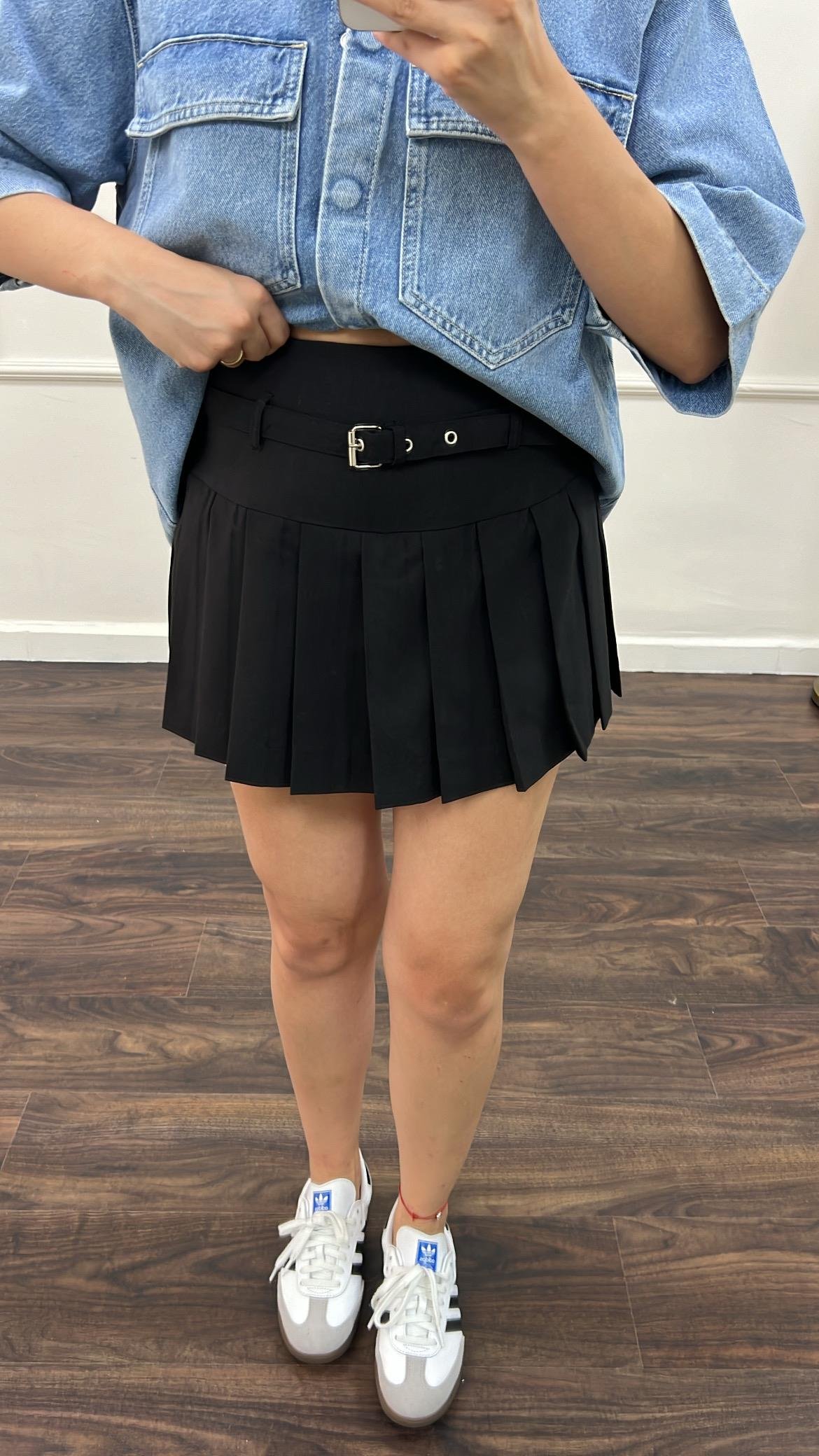 Marka Siyah Kalın Pileli Şort Etek