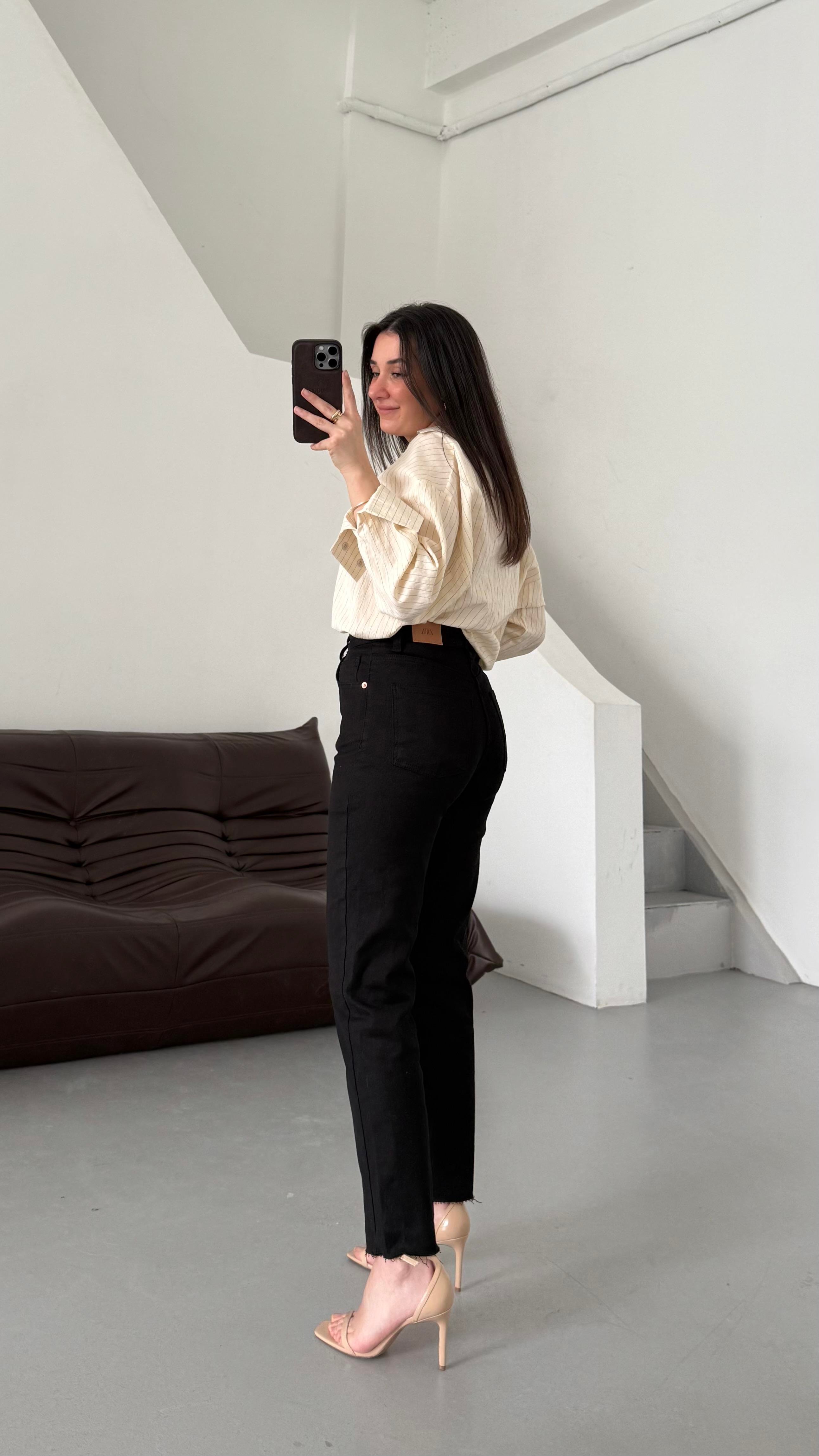 Marka Siyah Straight Fıt Jean