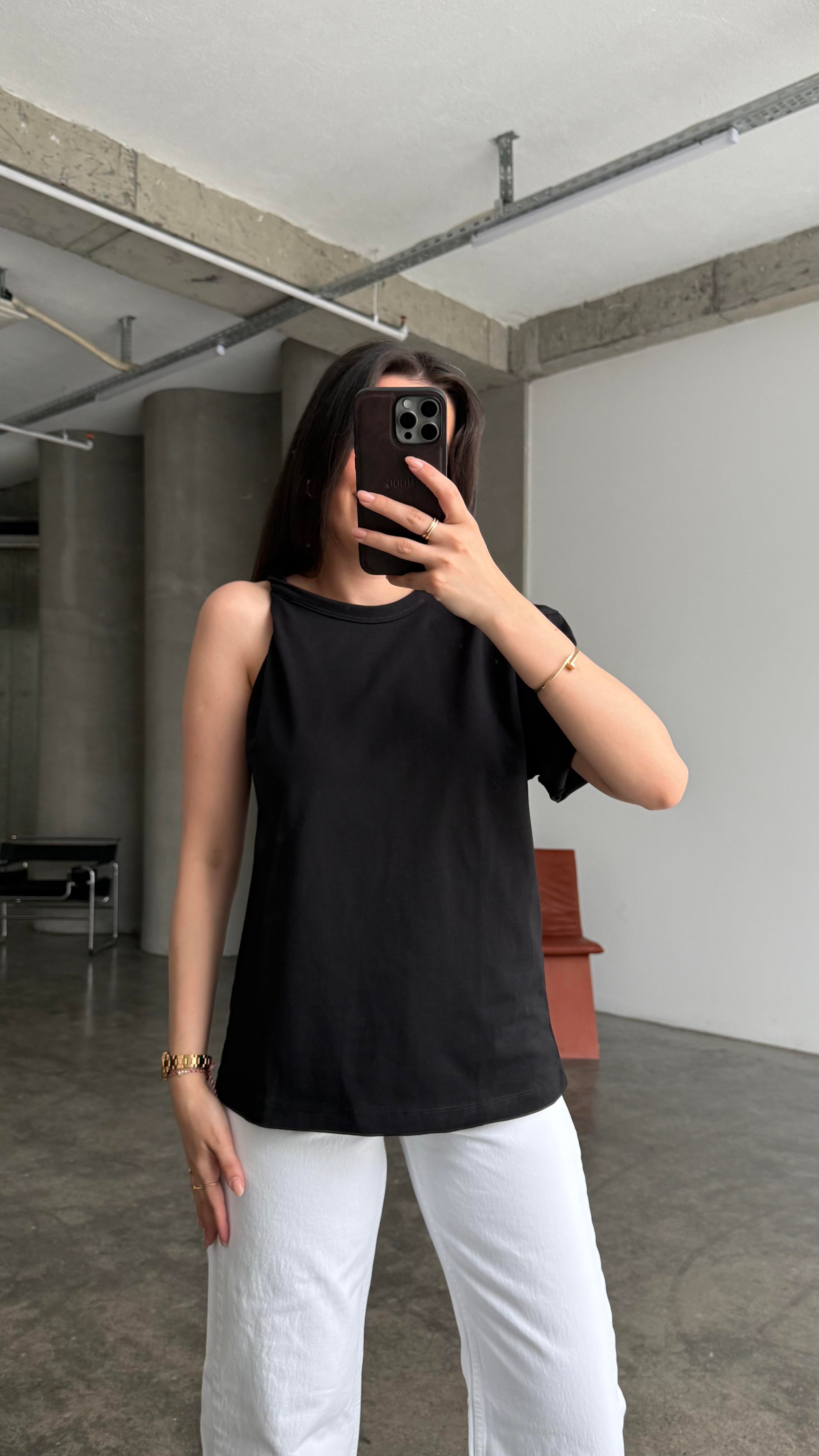 Marka Siyah Tek Kol Büzgülü Basıc Tişört