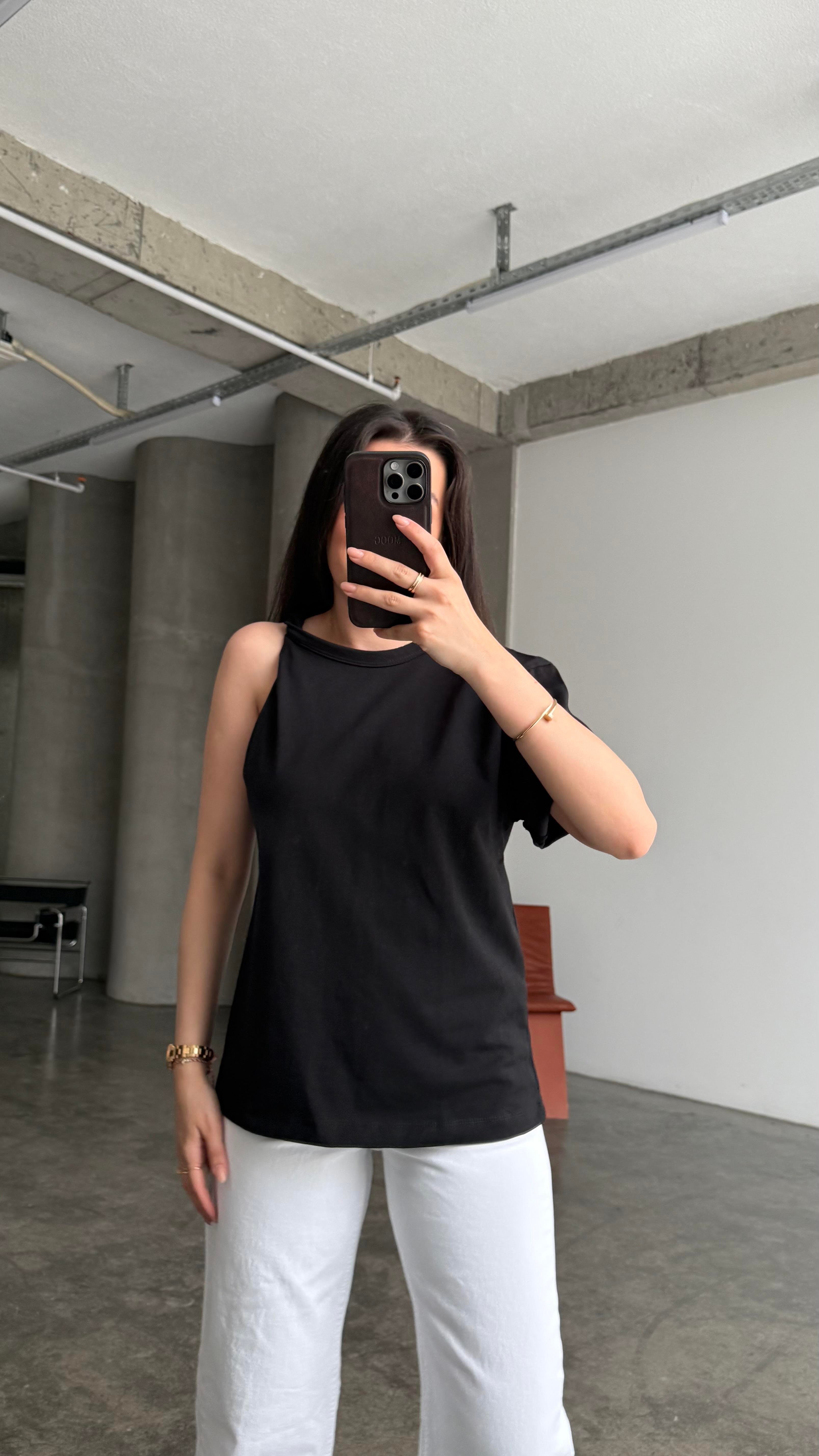 Marka Siyah Tek Kol Büzgülü Basıc Tişört