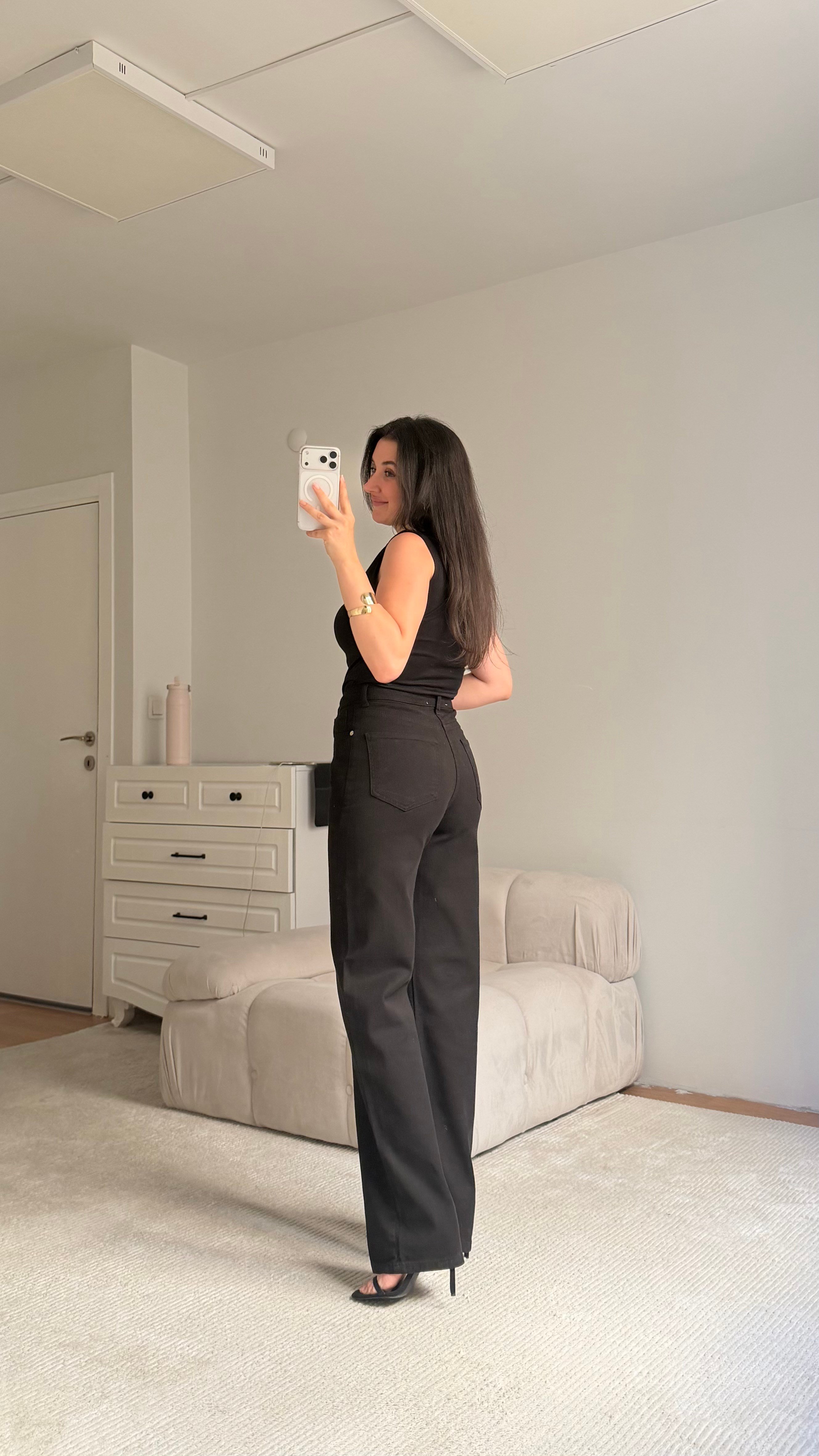 Marka Siyah Yüksek Bel Düz Kesim Jean