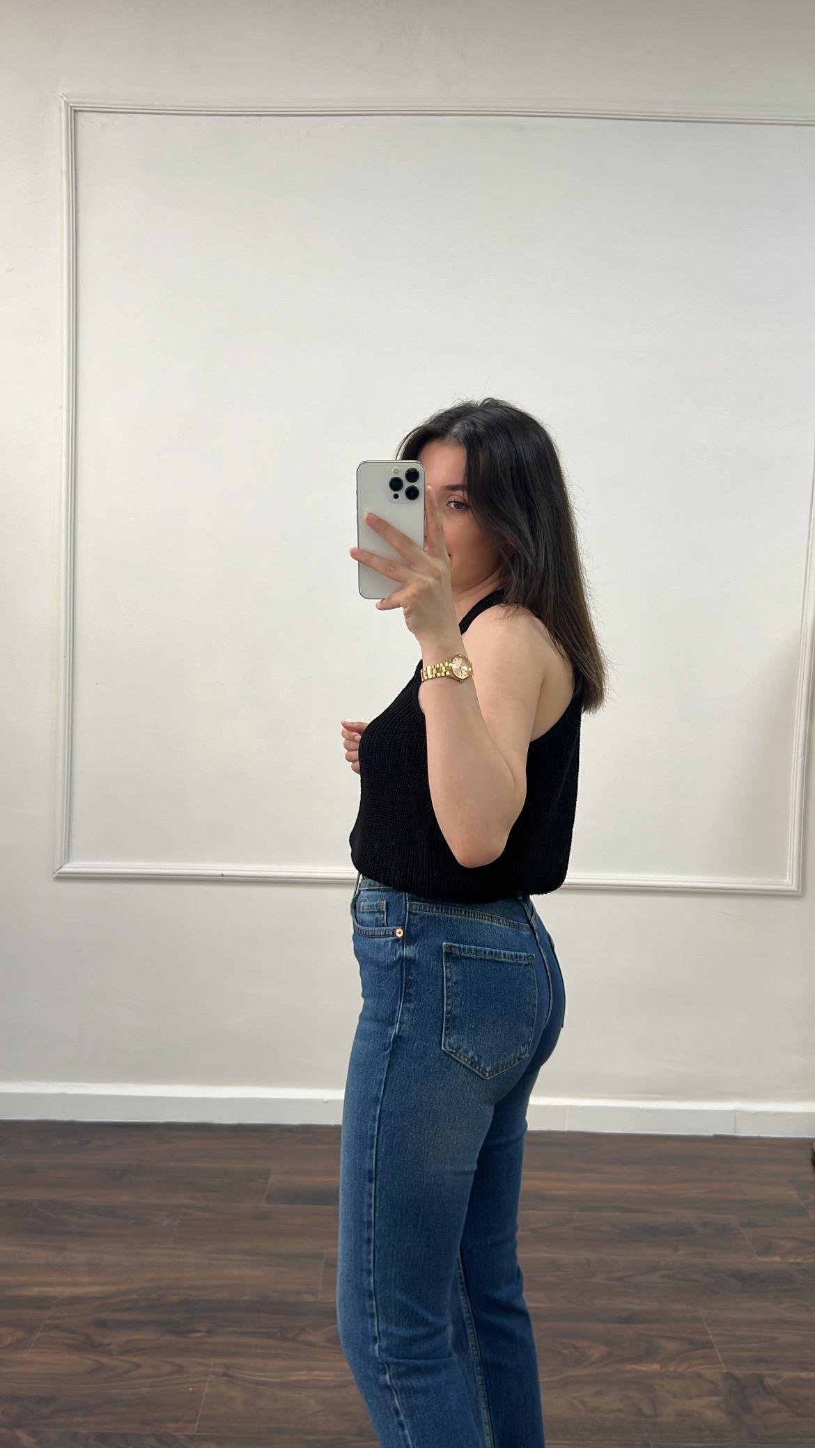 Md Model Aksesuarlı Triko Bluz