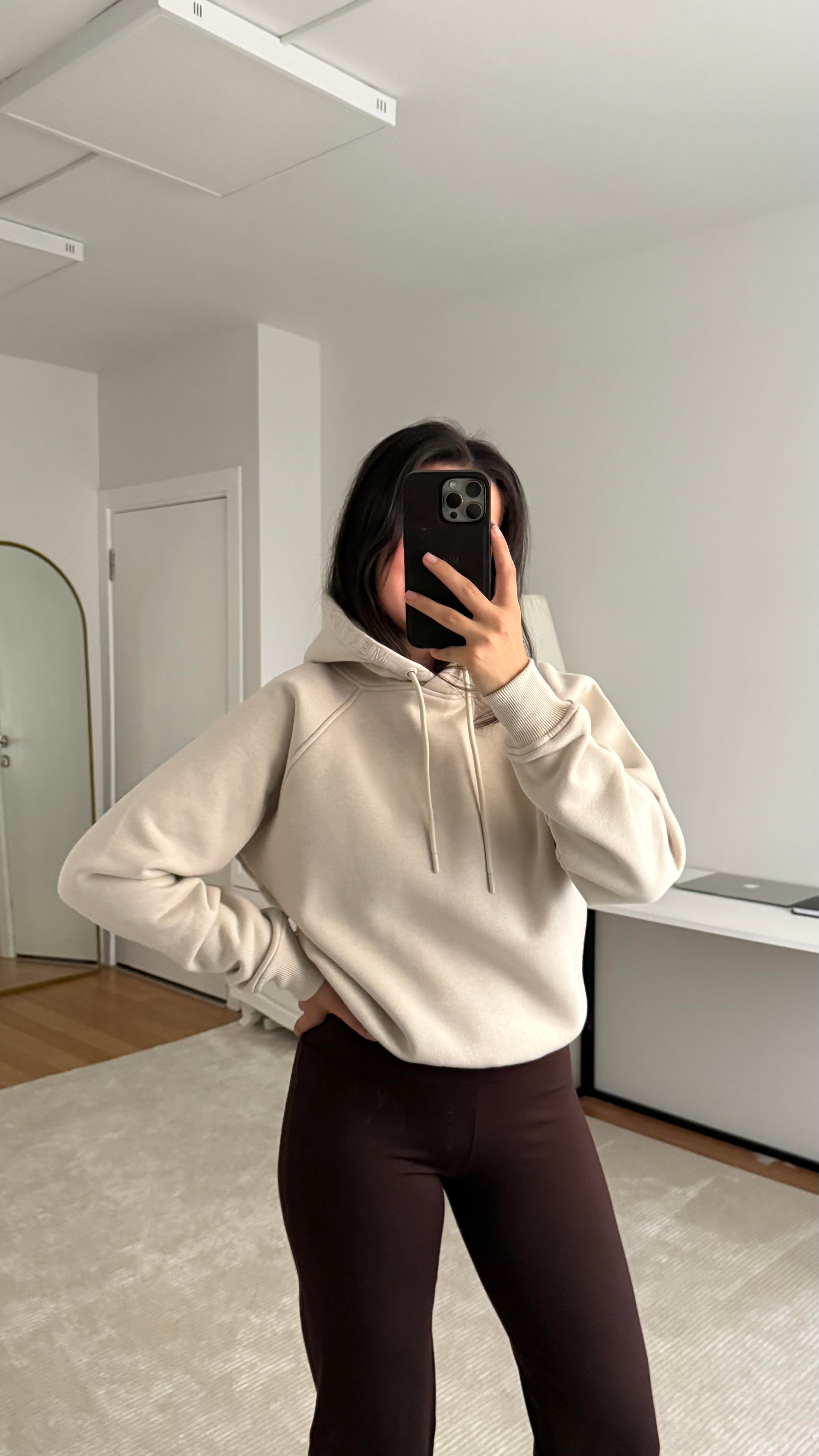 Mel Bej Premium Sweatshirt