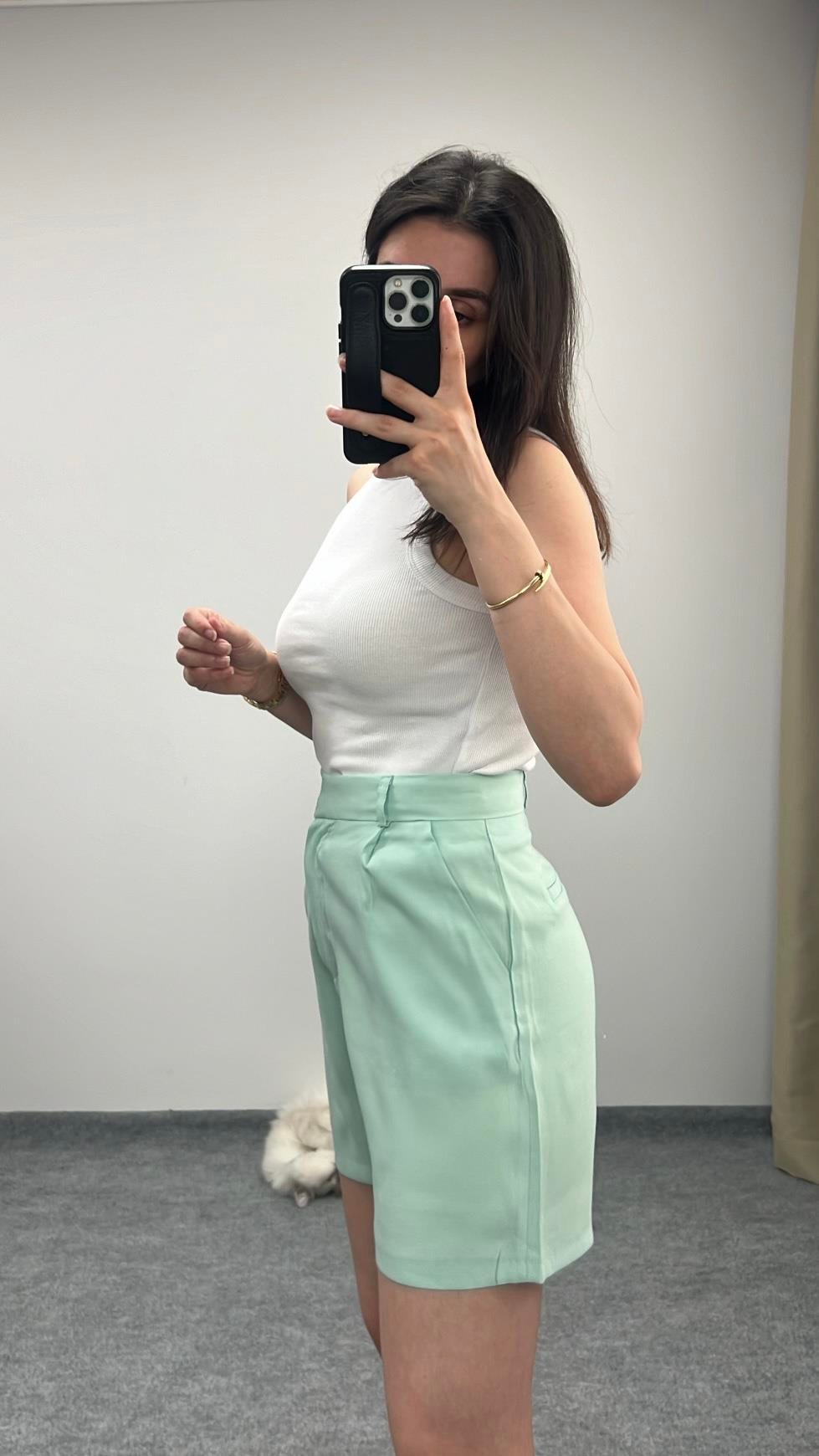 Mint Pens Detay Bermuda Şort