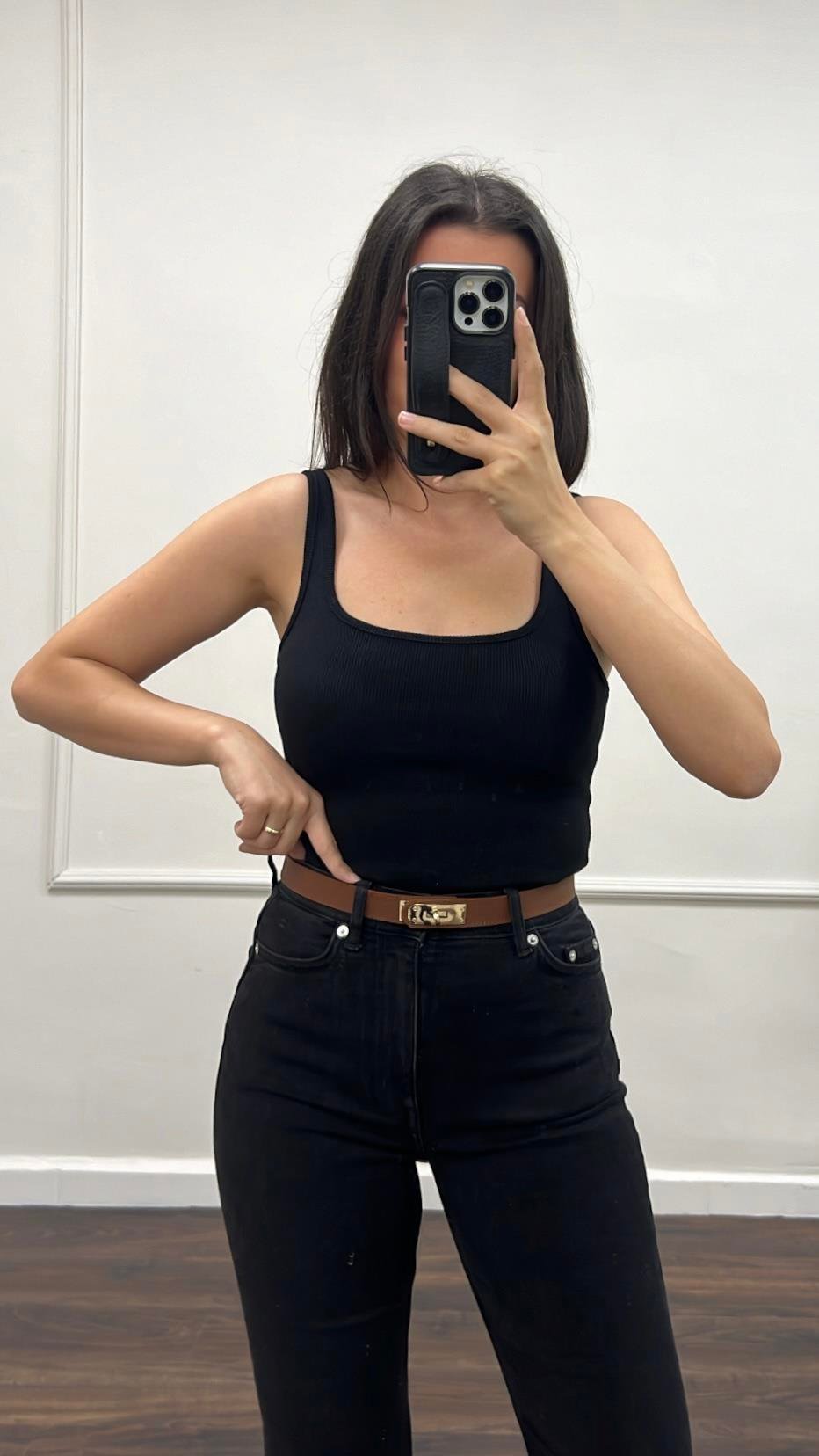 Siyah Askılı Kare Yaka Atlet