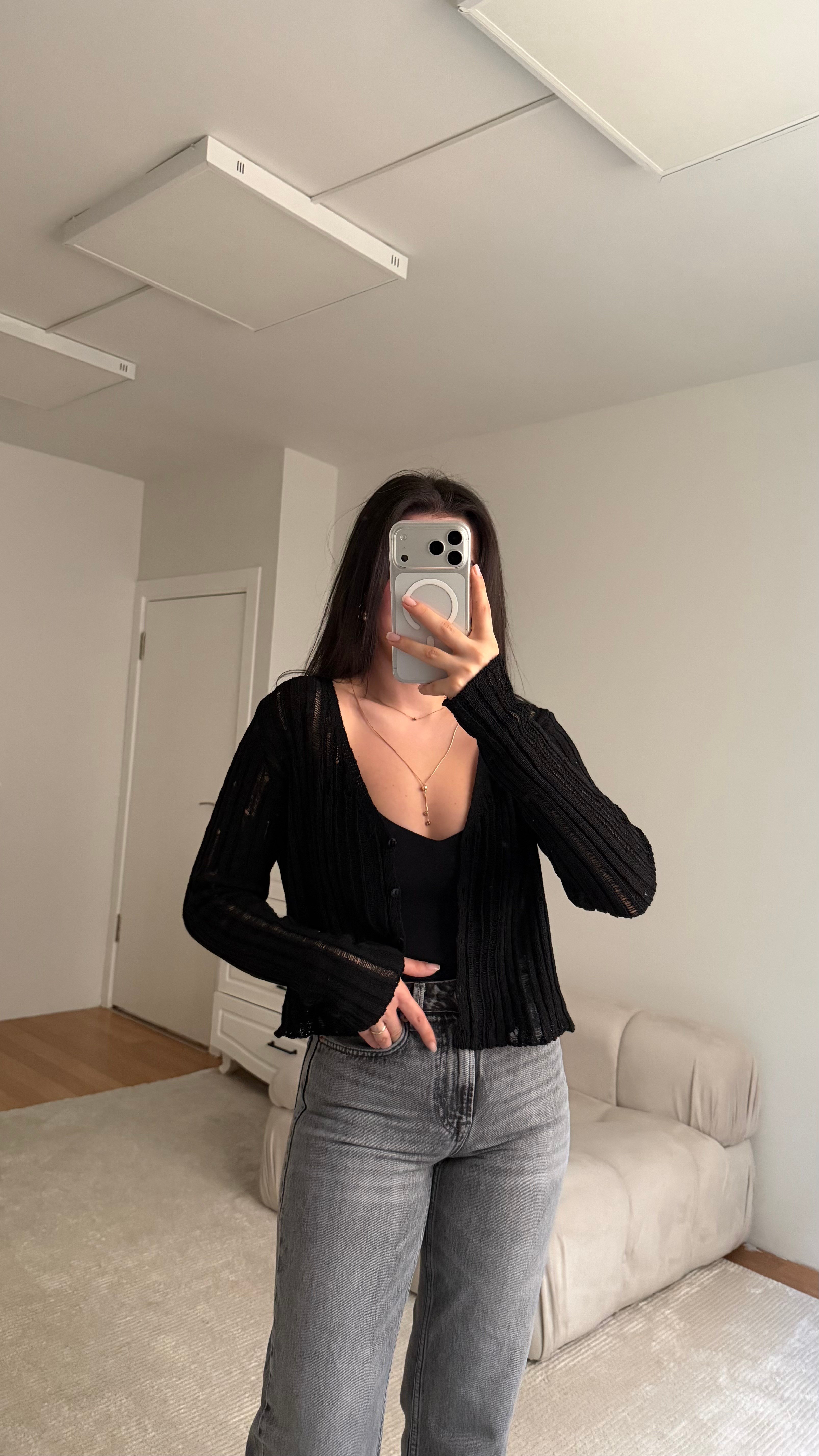 Siyah Basic V Yaka Düğmeli Hırka