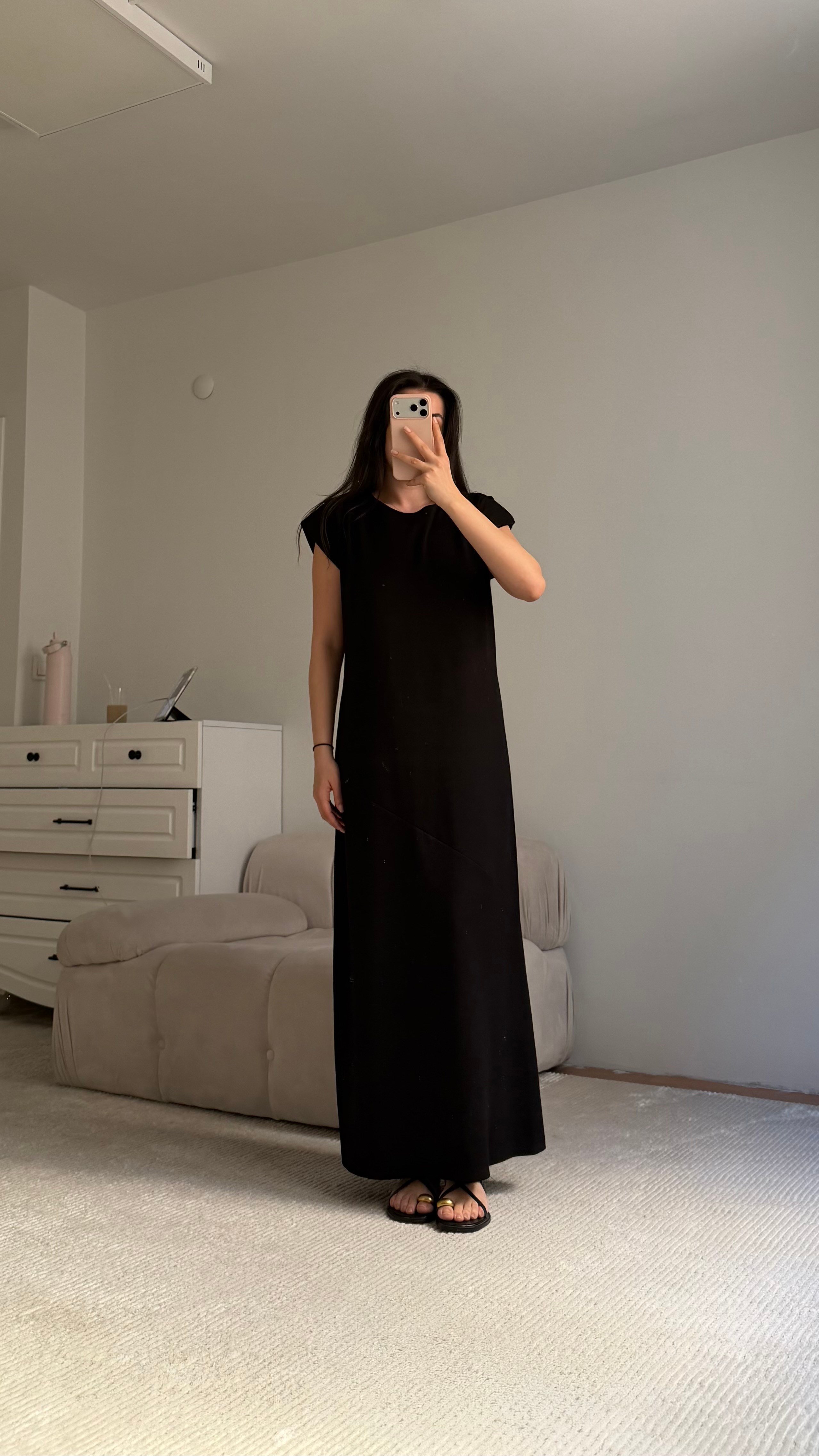 Siyah Bisiklet Yaka Vatkalı Dökümlü Maxi Elbise