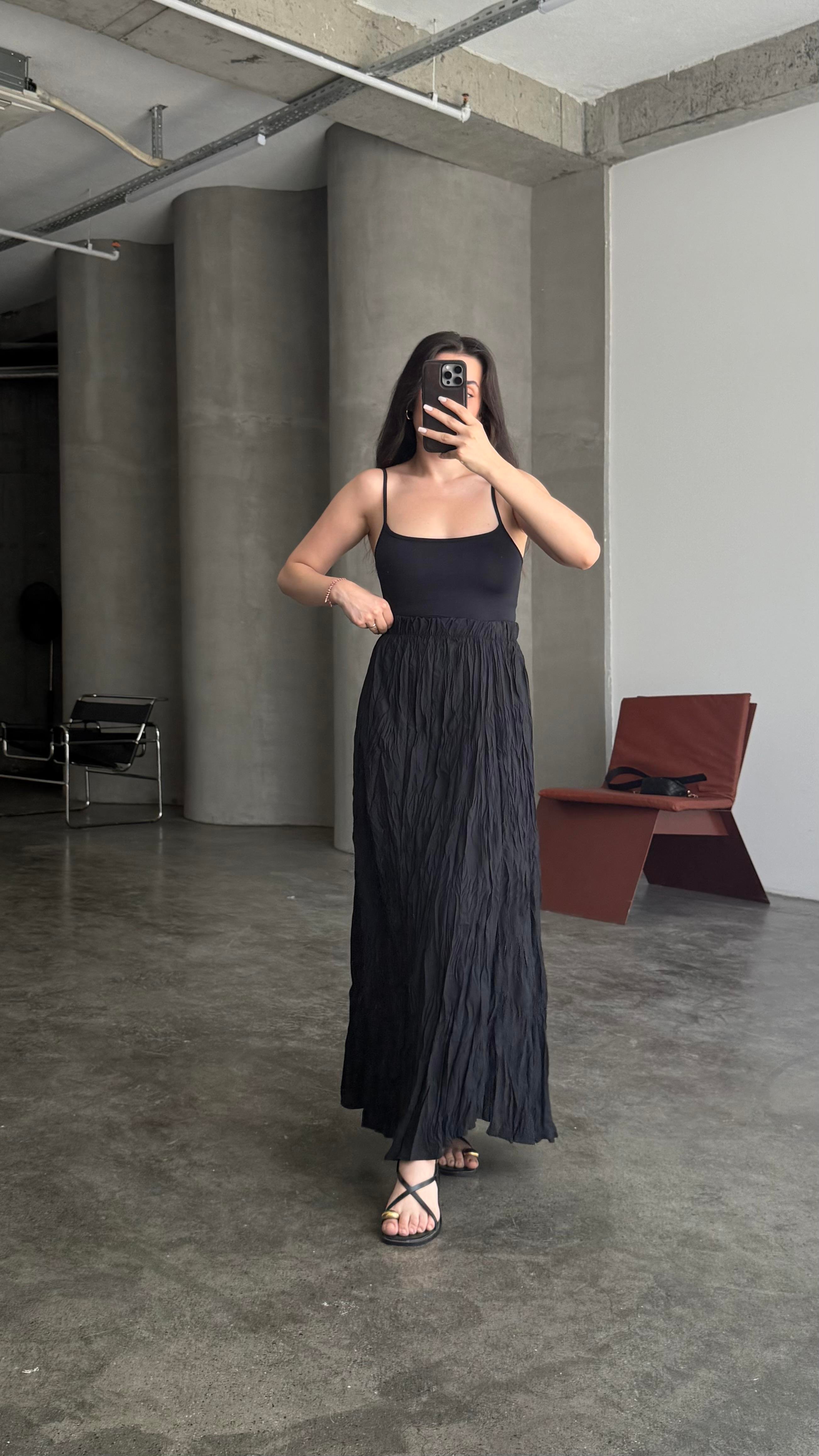 Siyah Crush Kırışık Efektli Midi Etek