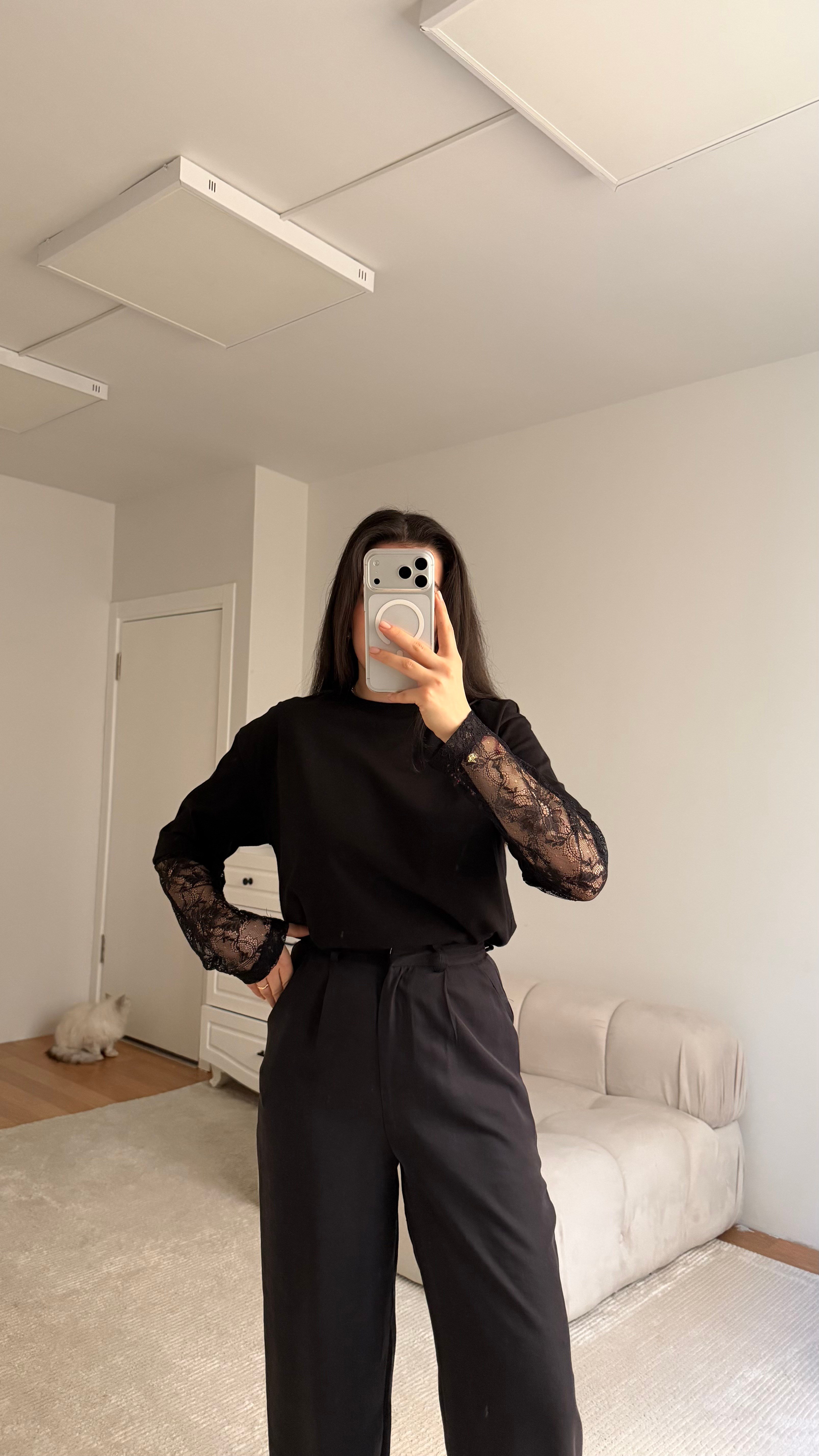 Siyah Dantel Kollu Basic Tişört