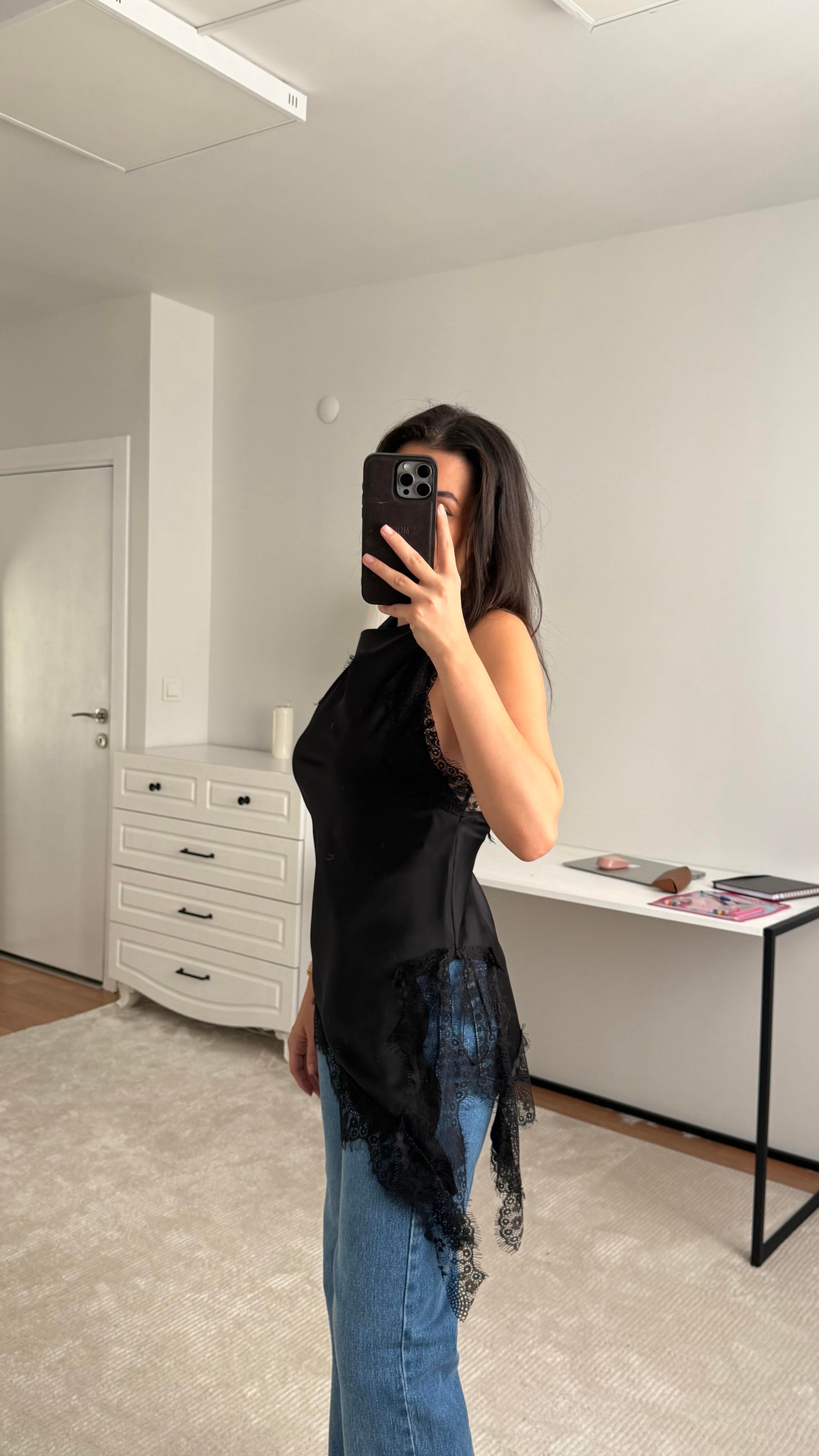 Siyah Dantelli Halter Yaka Top