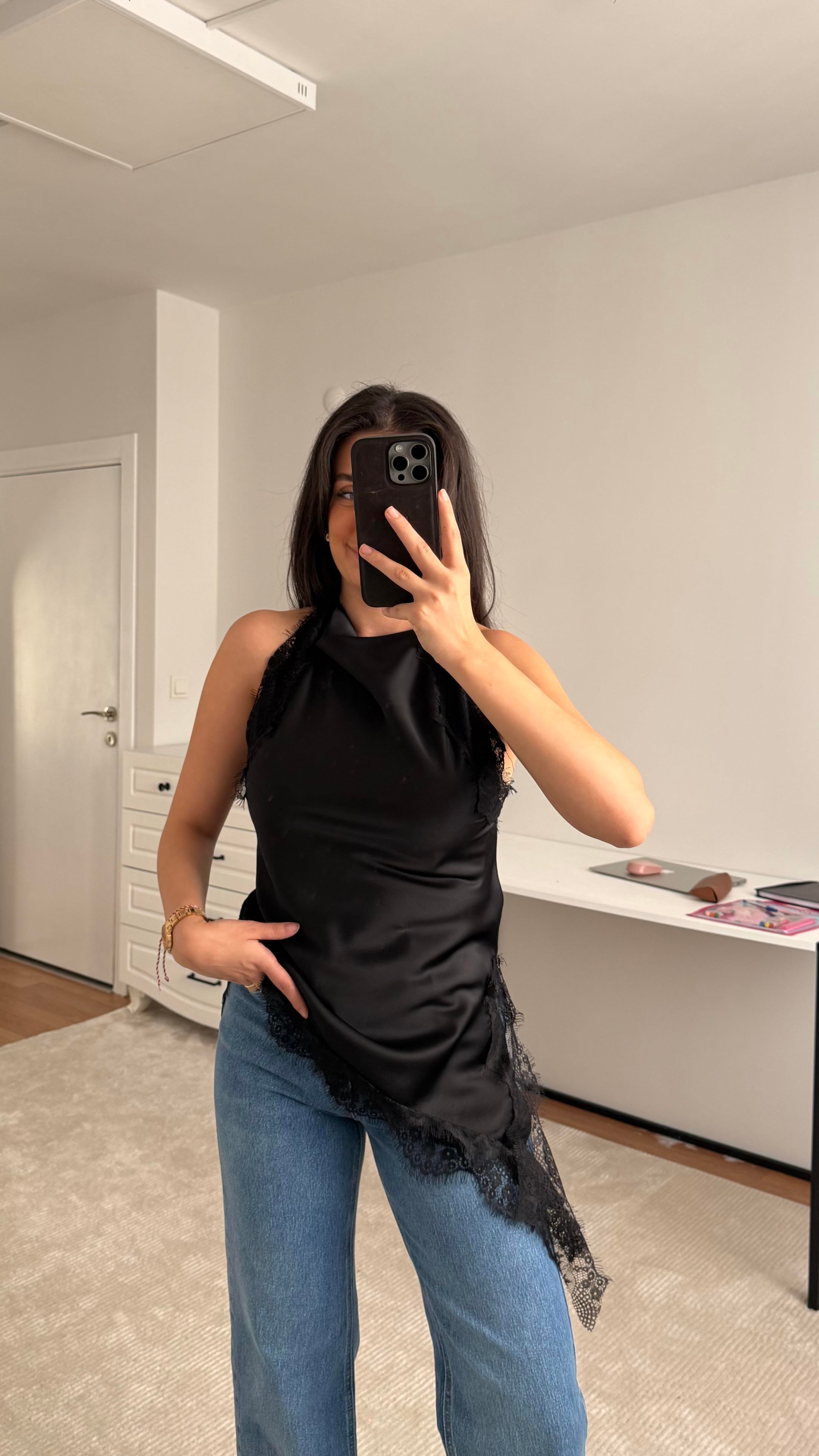 Siyah Dantelli Halter Yaka Top