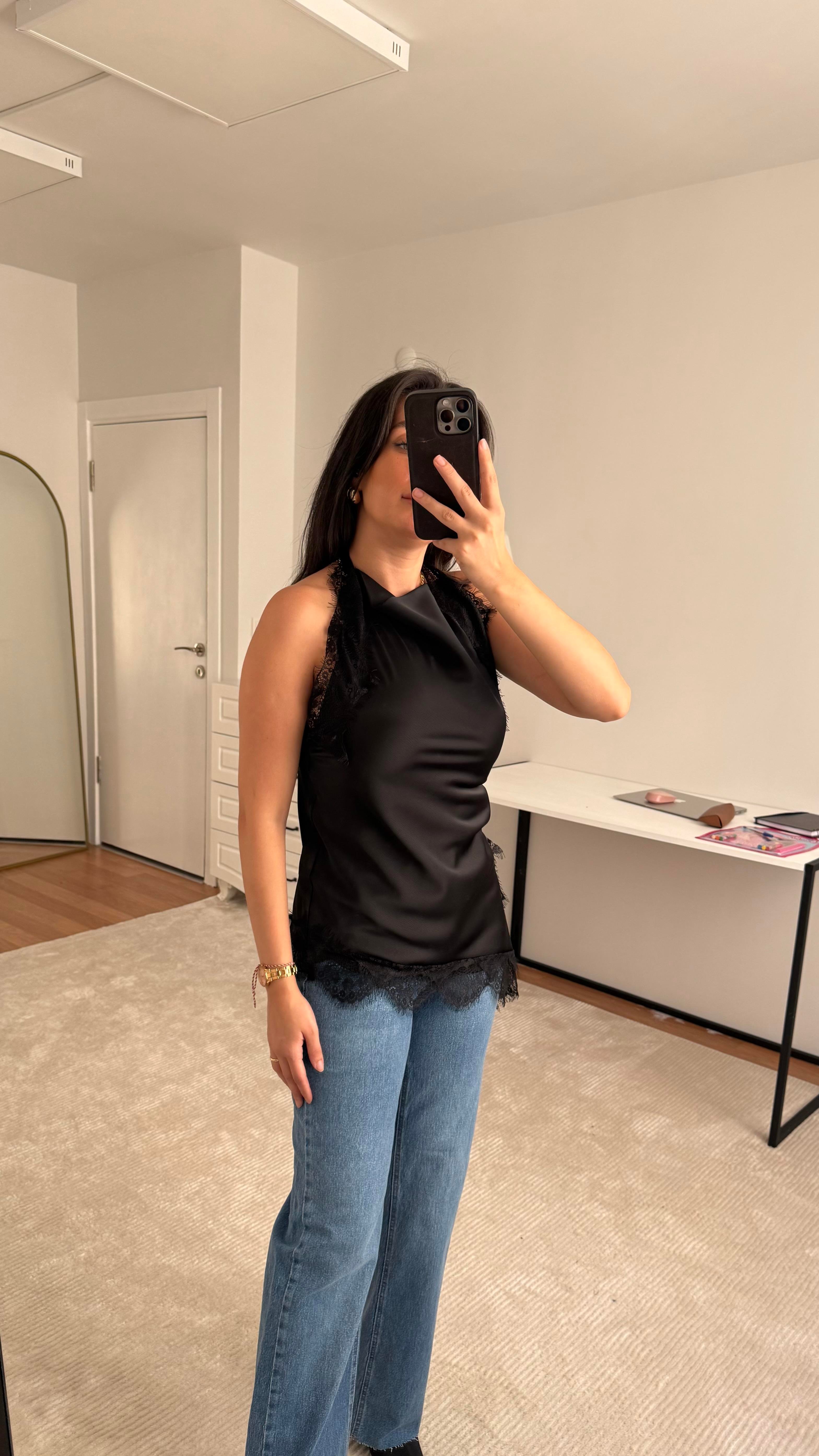 Siyah Dantelli Halter Yaka Top