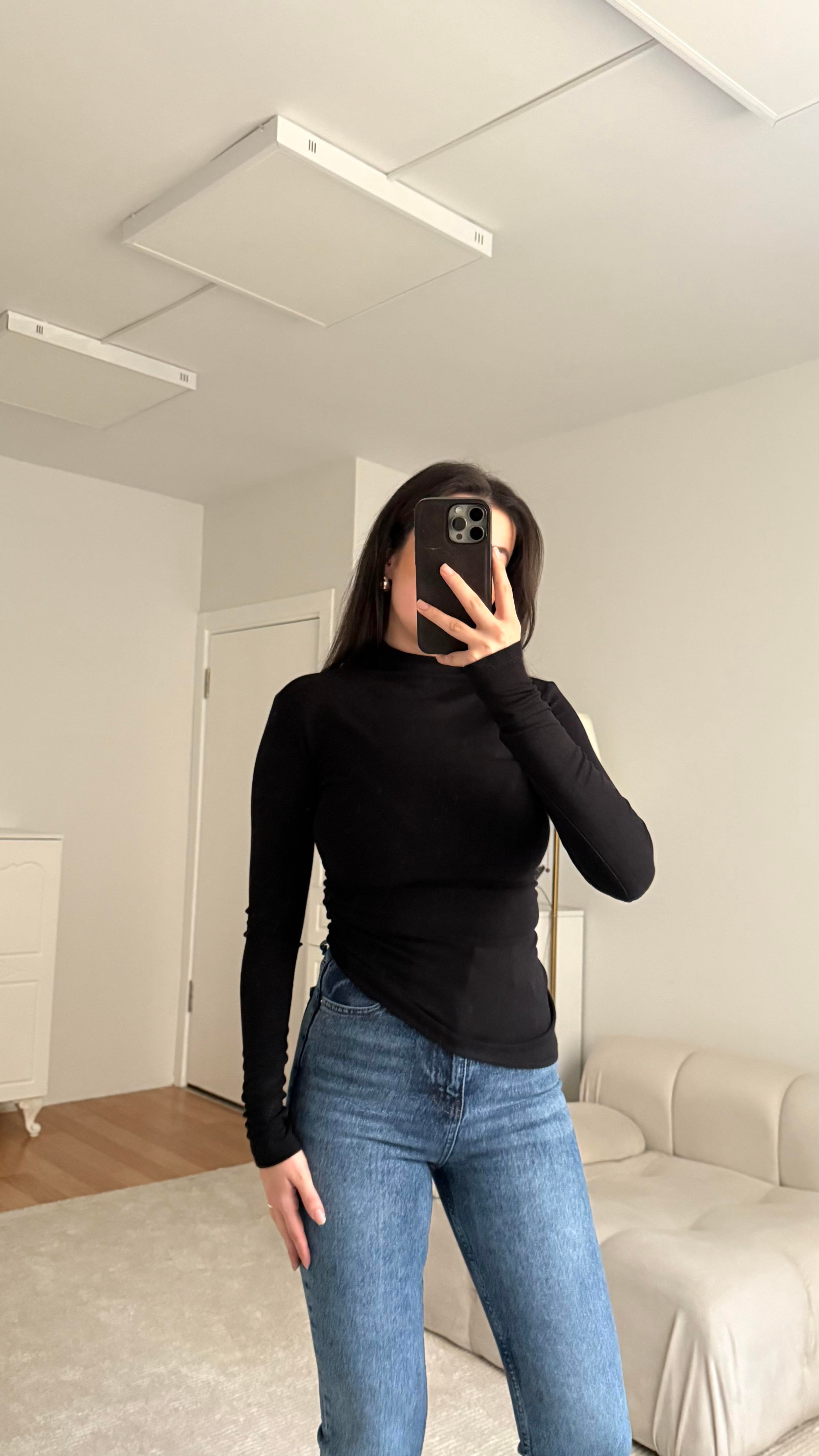 Siyah Dik Yaka Drapeli Bluz