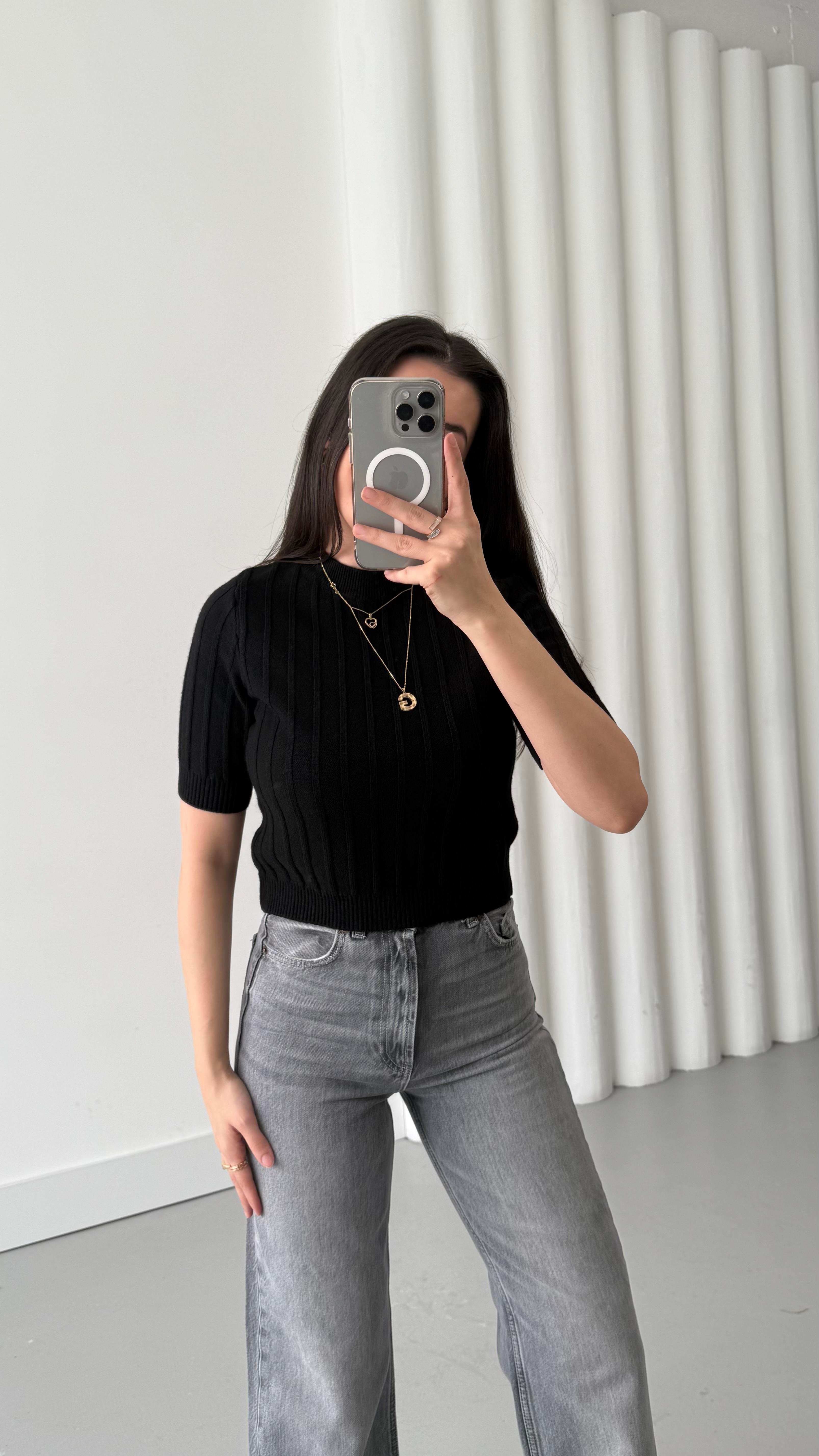 Siyah Kısa Kollu Örme Triko