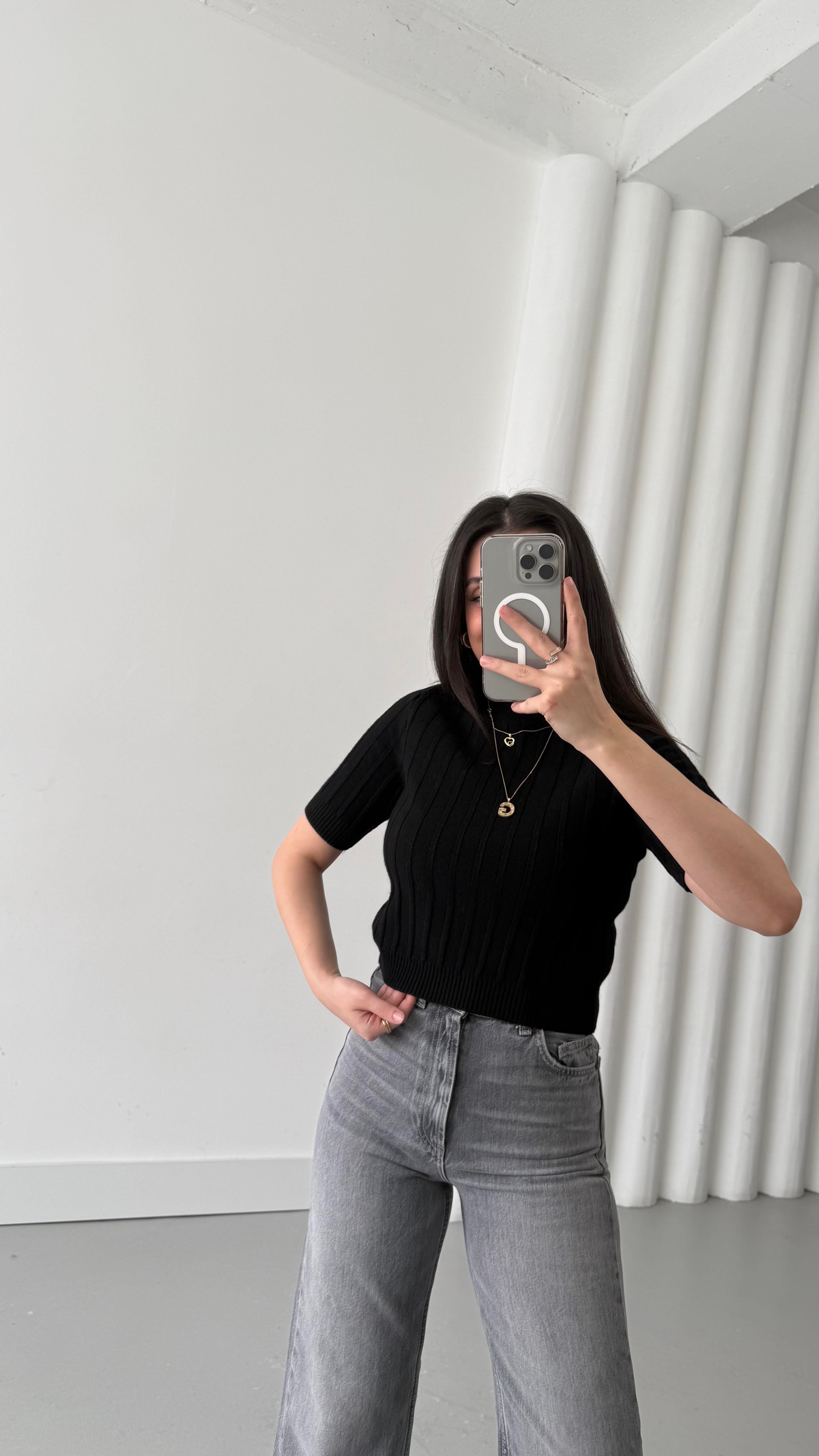 Siyah Kısa Kollu Örme Triko