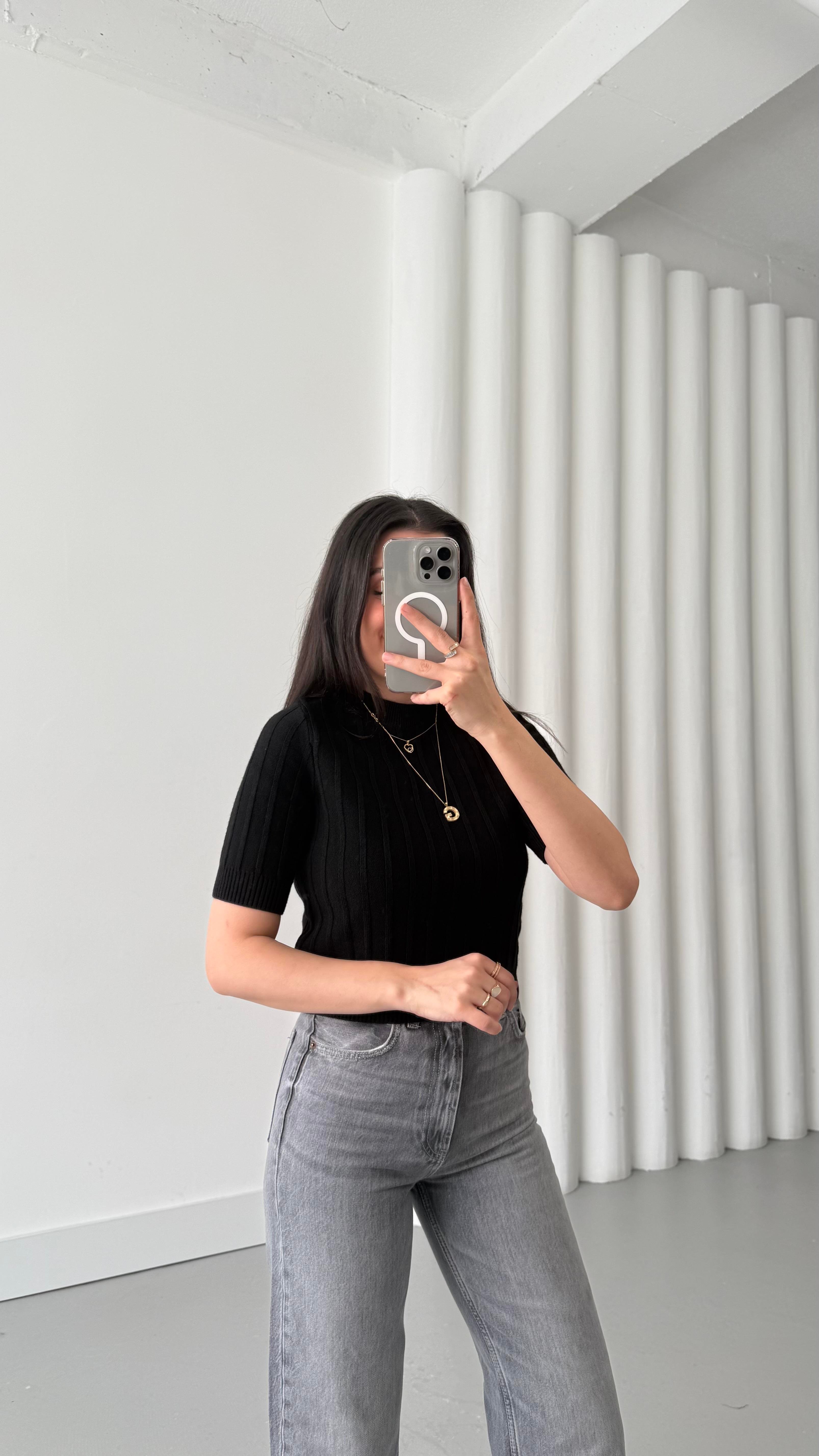 Siyah Kısa Kollu Örme Triko