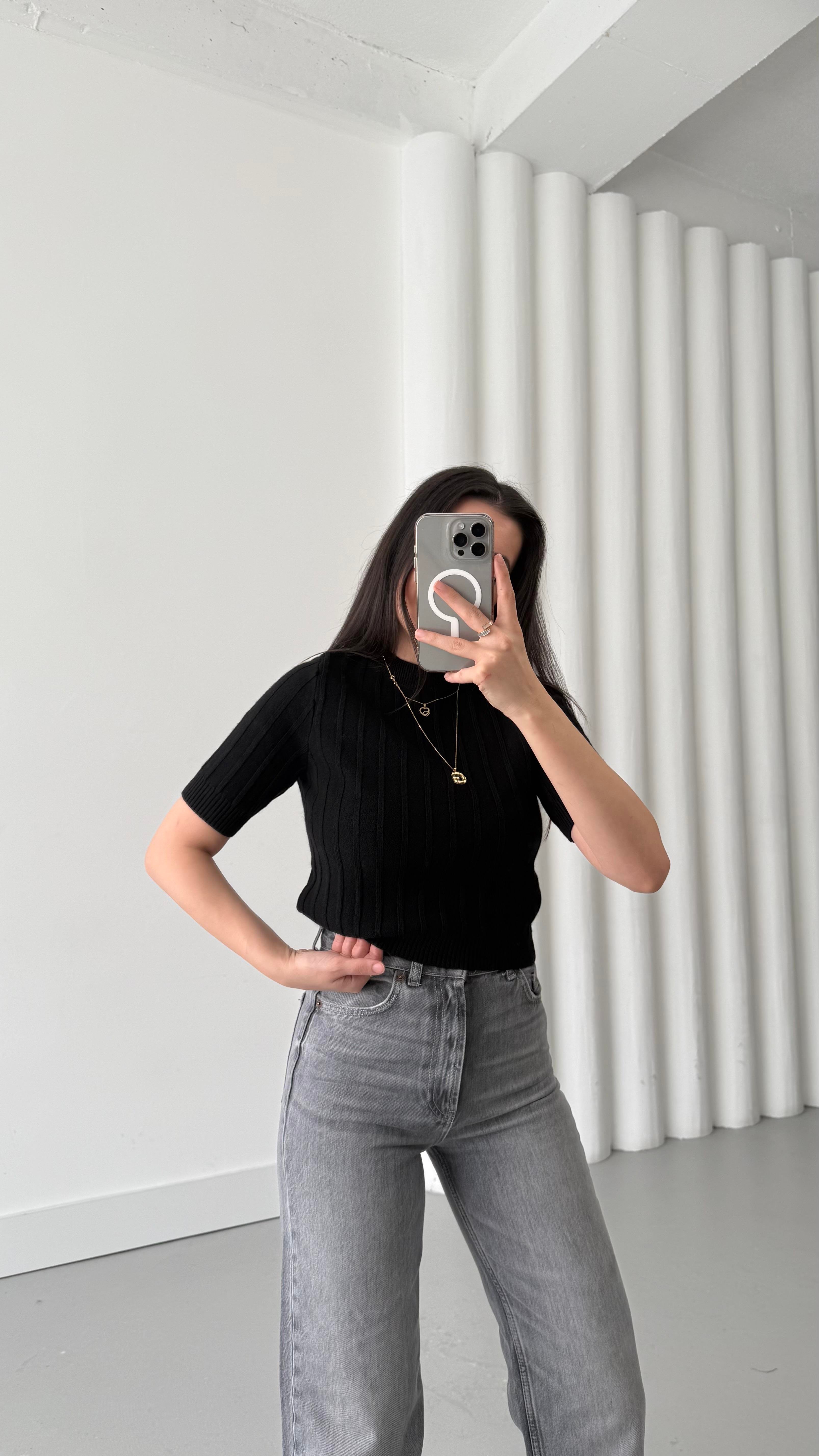 Siyah Kısa Kollu Örme Triko